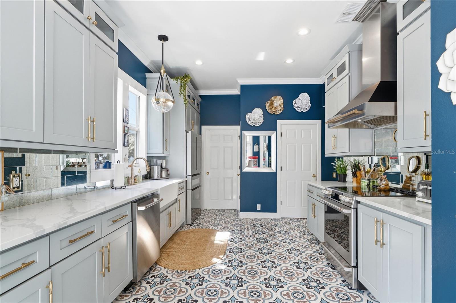 Image 23 of 45 For 824 Rome Avenue