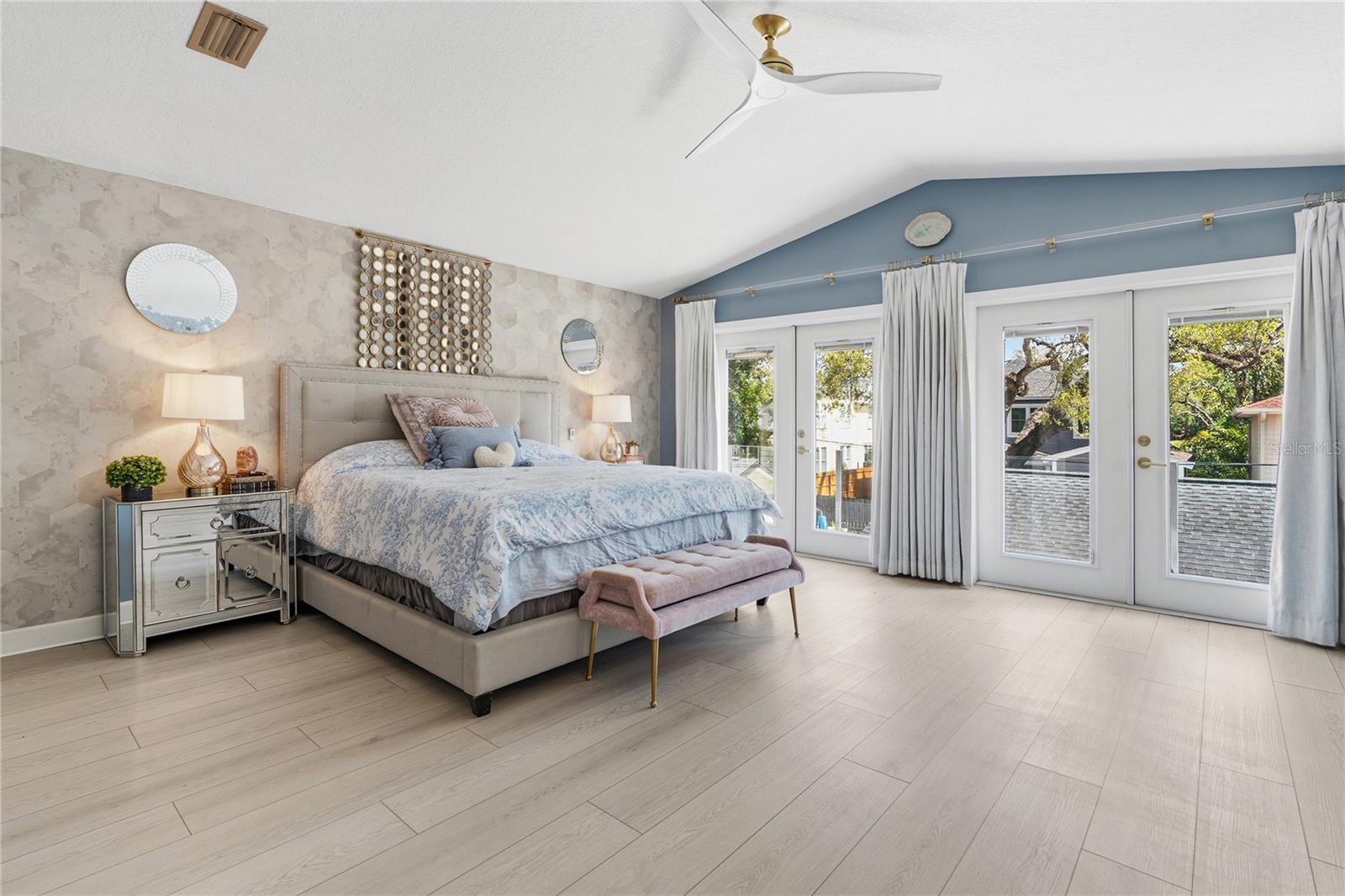 Image 26 of 45 For 824 Rome Avenue