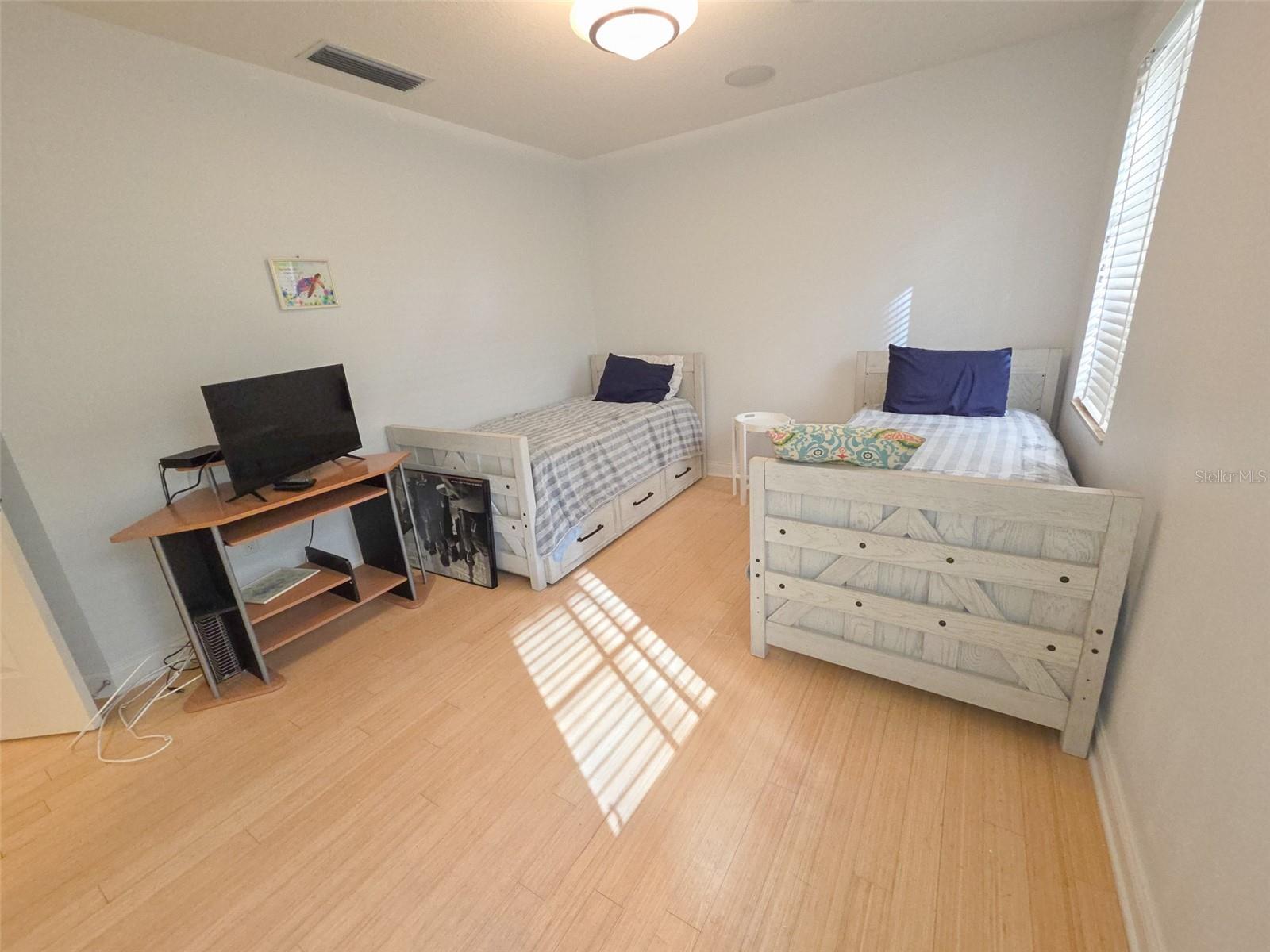 Image 16 of 50 For 505 Mandalay Ave 62