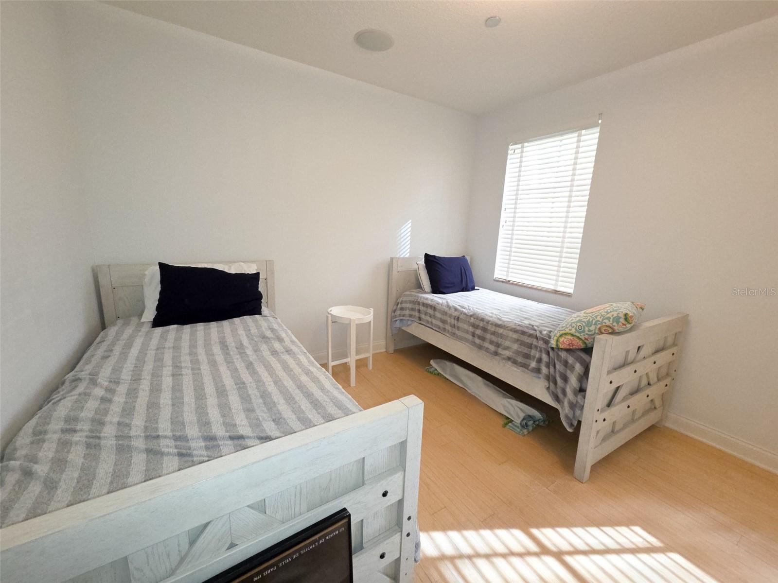 Image 17 of 50 For 505 Mandalay Ave 62