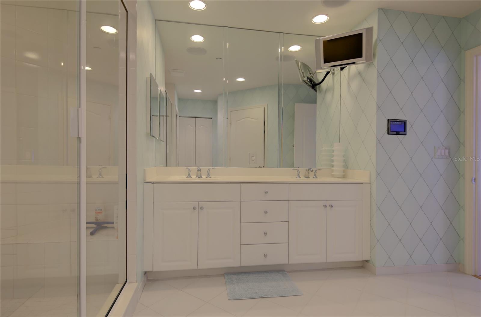 Image 24 of 50 For 505 Mandalay Ave 62