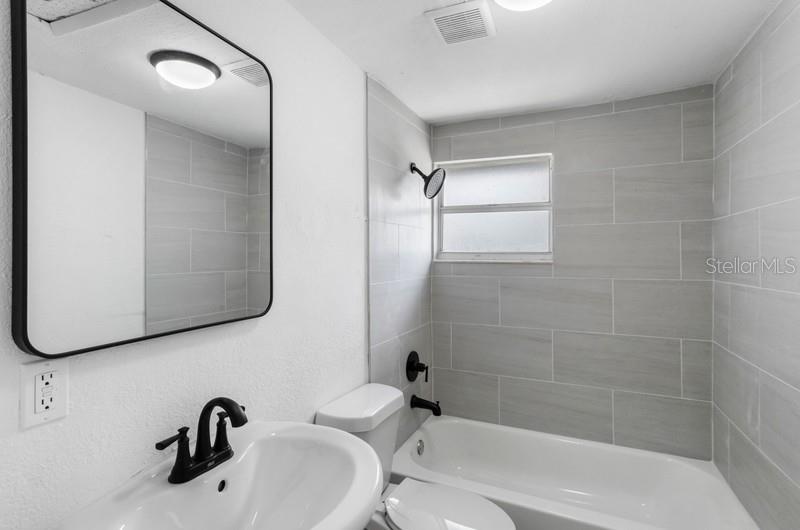 Listing photo id 9 for 12703 N 15th St