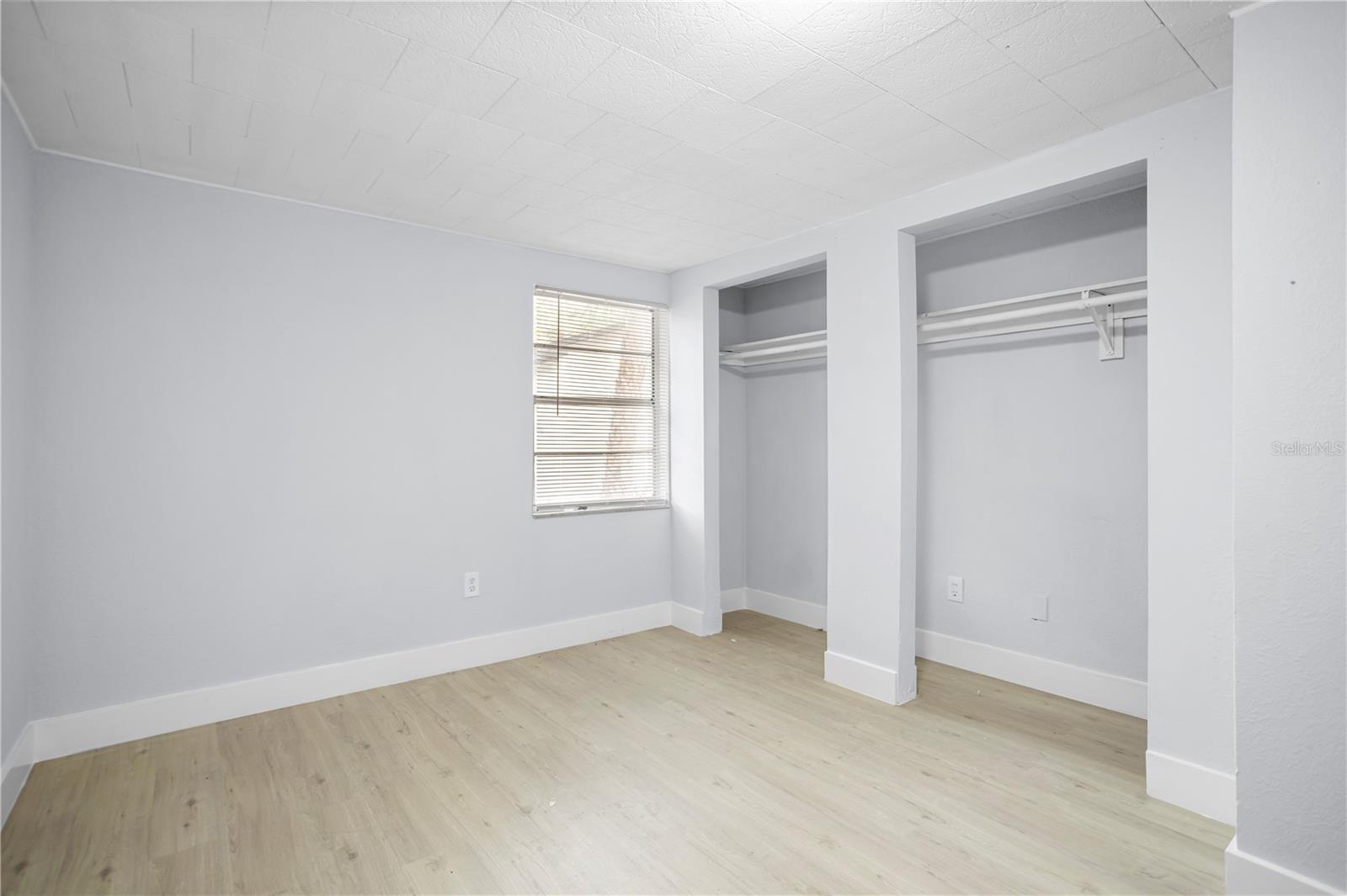 Listing photo id 12 for 12703 N 15th St