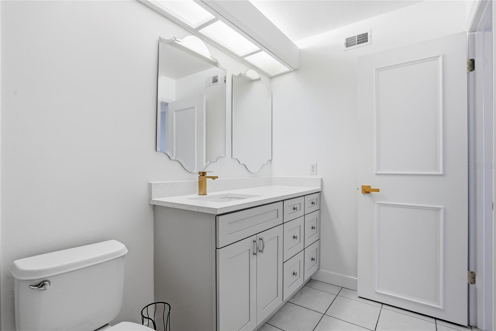 Image 23 of 42 For 2682 Sabal Springs Circle 204