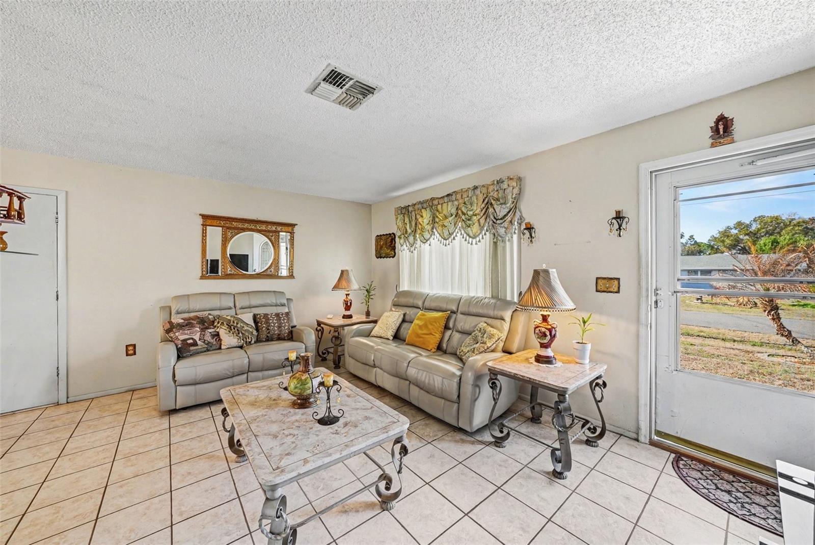 Image 8 of 29 For 11116 Marquette Street