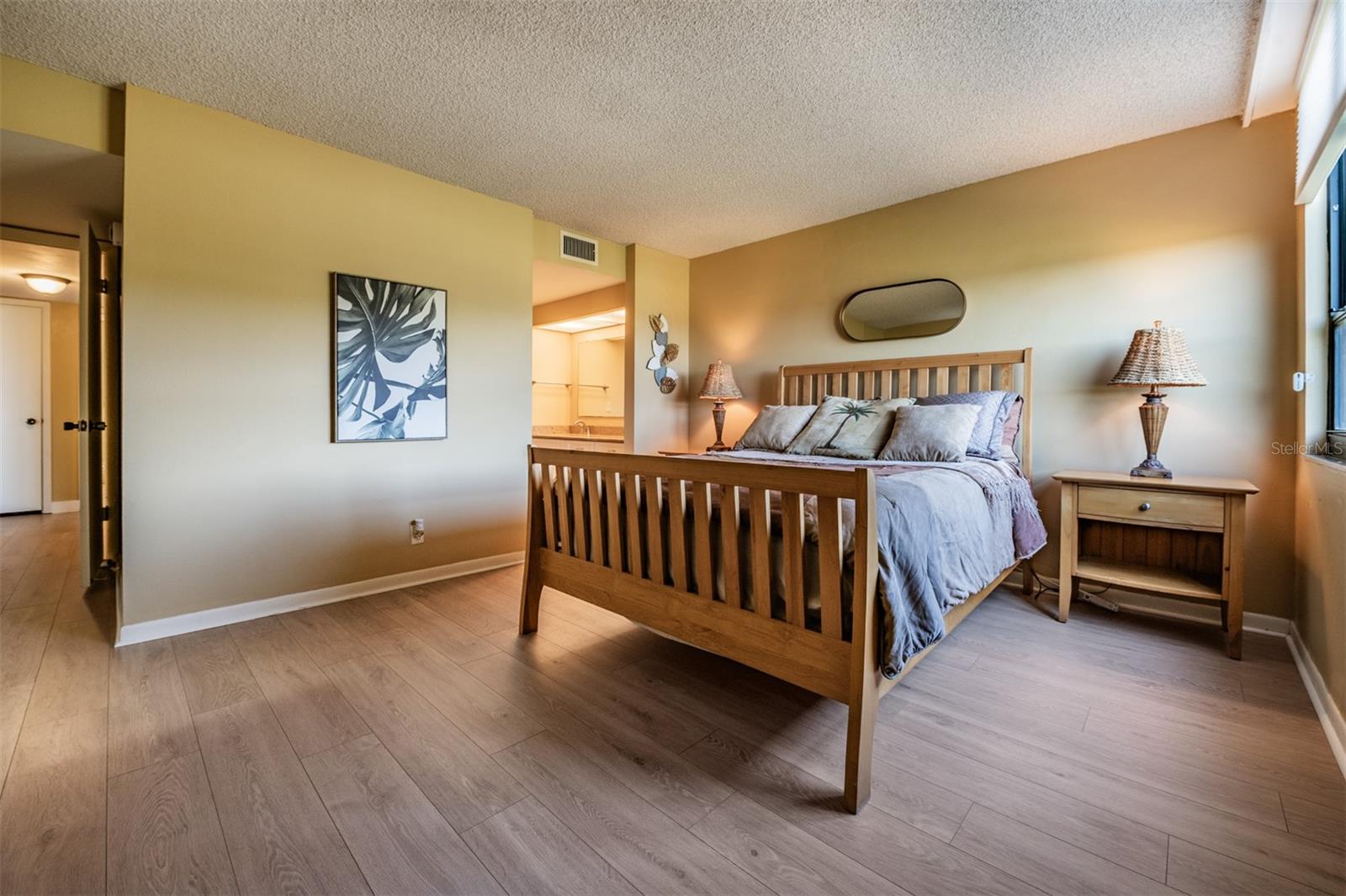 Image 17 of 46 For 2618 Cove Cay Drive 204