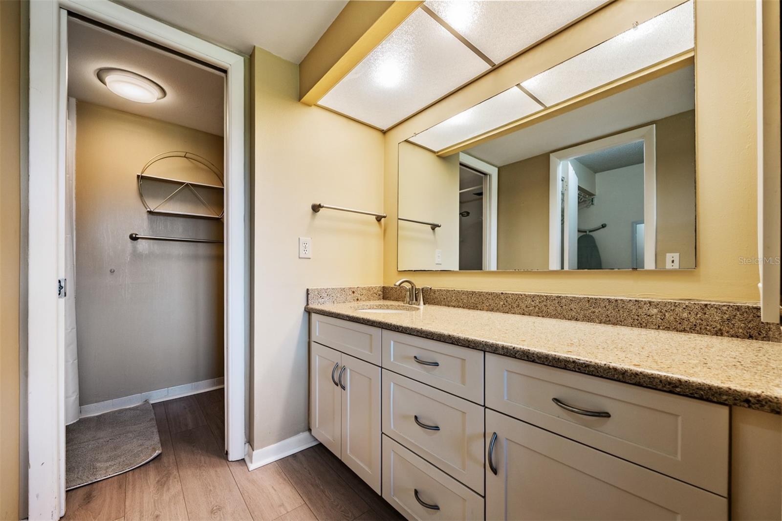 Image 18 of 46 For 2618 Cove Cay Drive 204