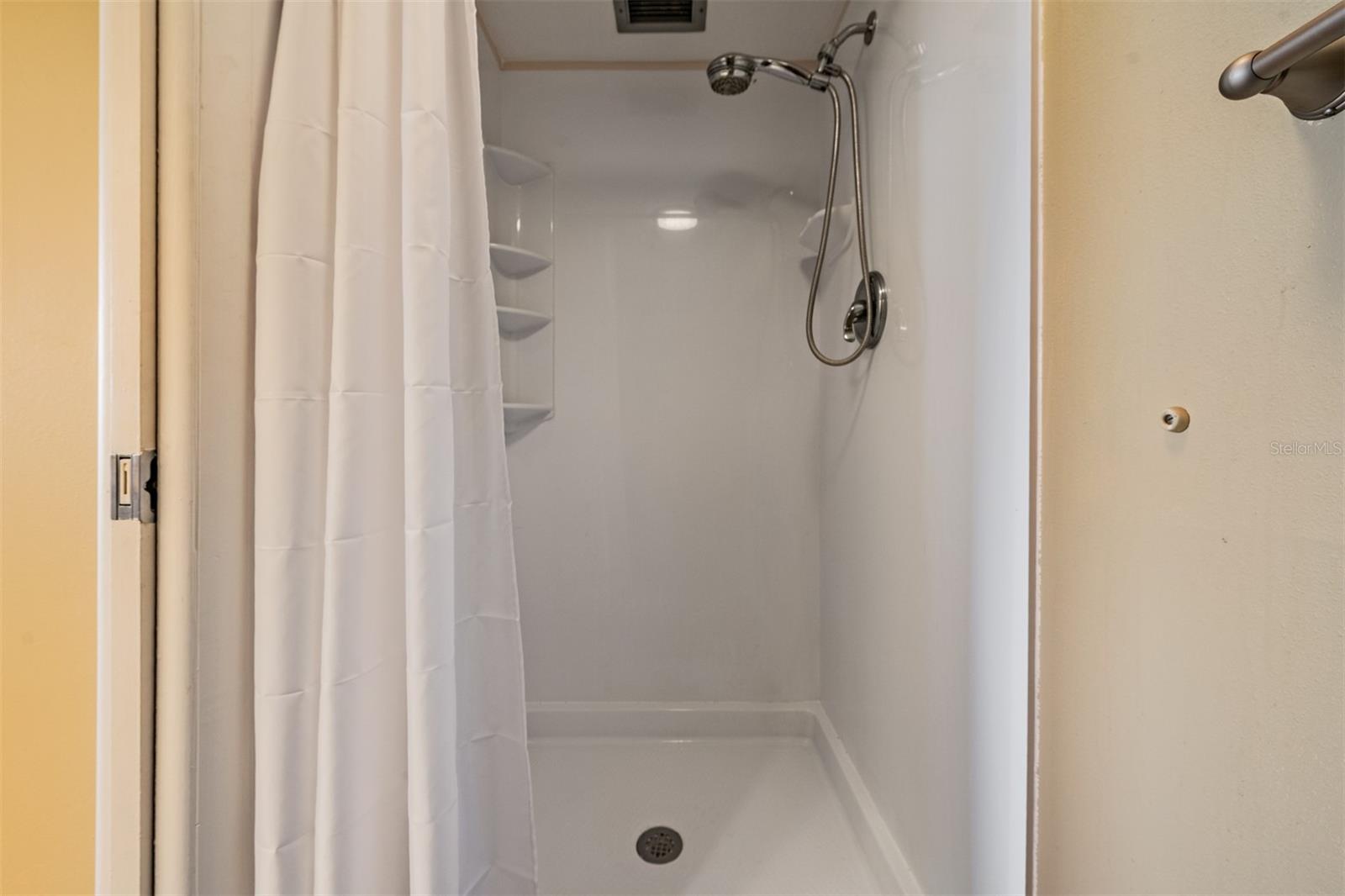 Image 20 of 46 For 2618 Cove Cay Drive 204