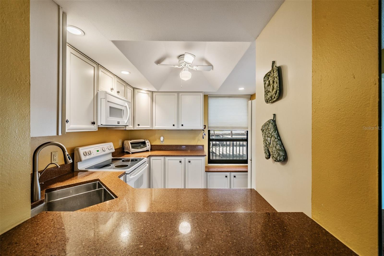 Image 7 of 46 For 2618 Cove Cay Drive 204