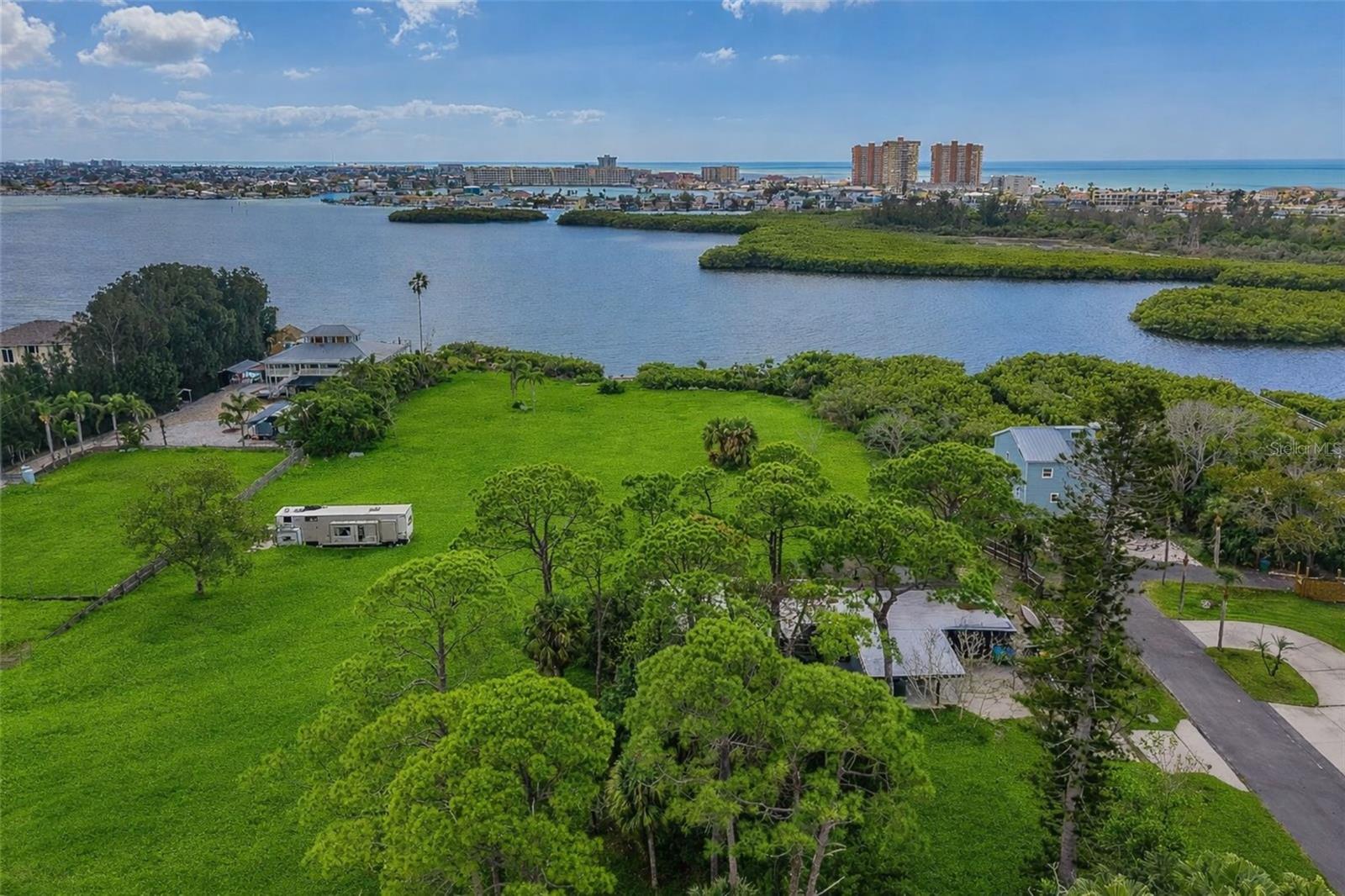 Listing photo id 10 for 13798 74th Avenue