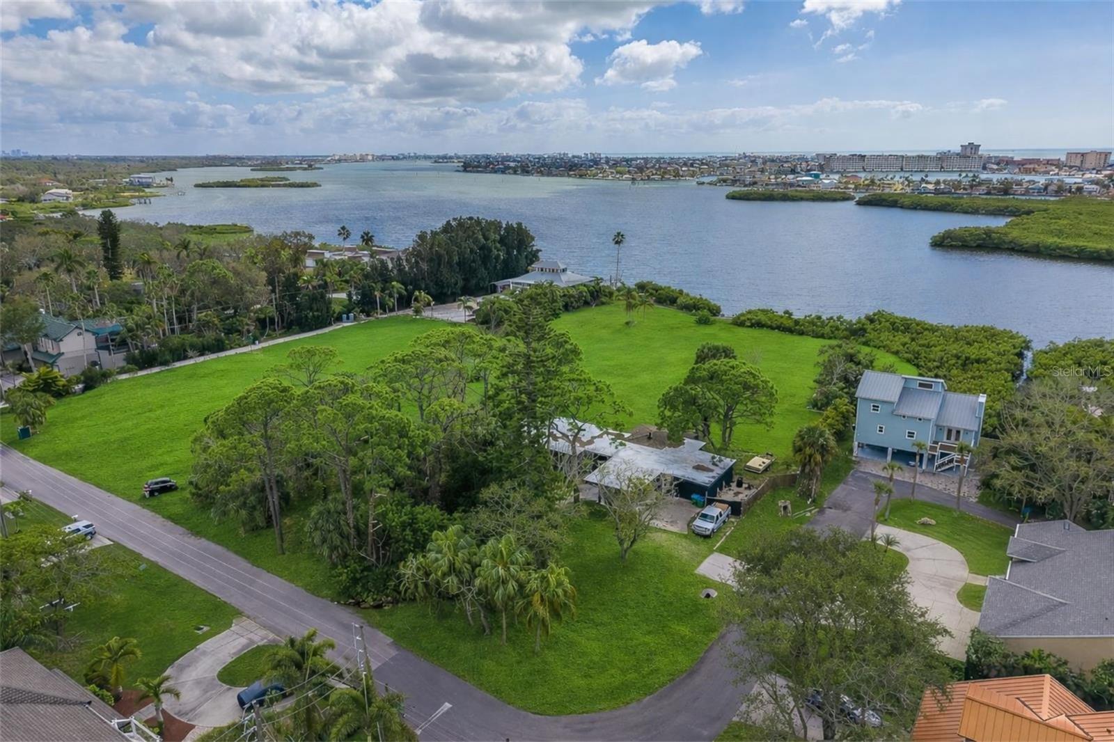 Listing photo id 13 for 13798 74th Avenue