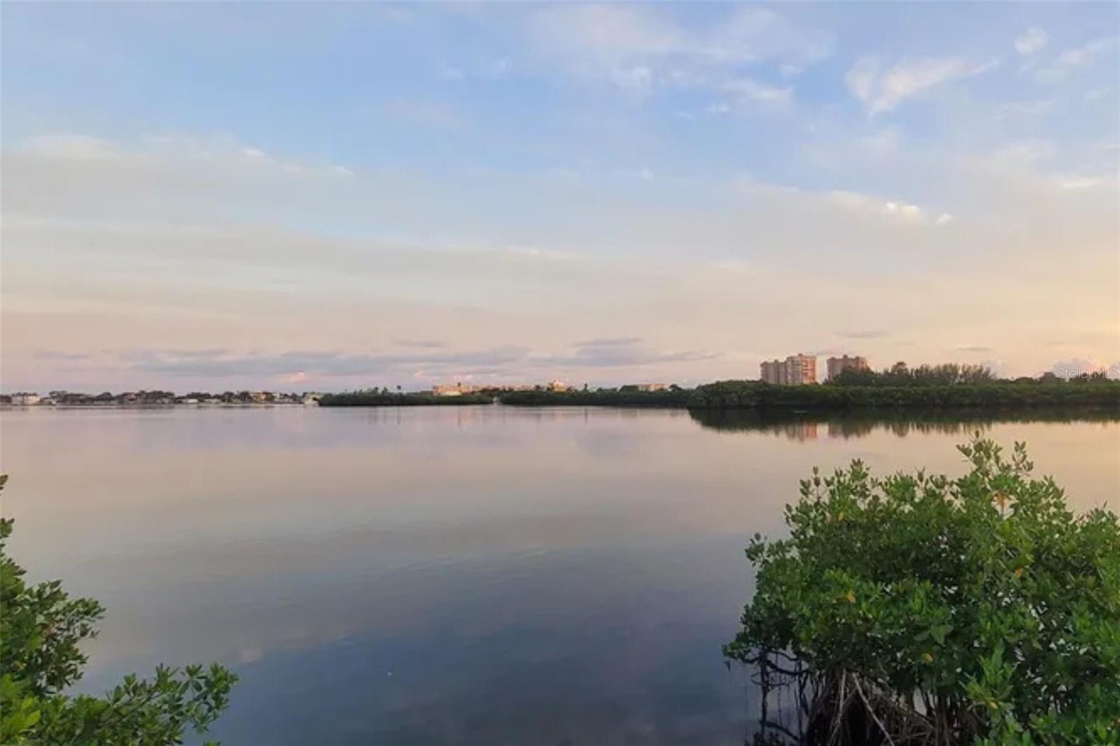 Listing photo id 15 for 13798 74th Avenue