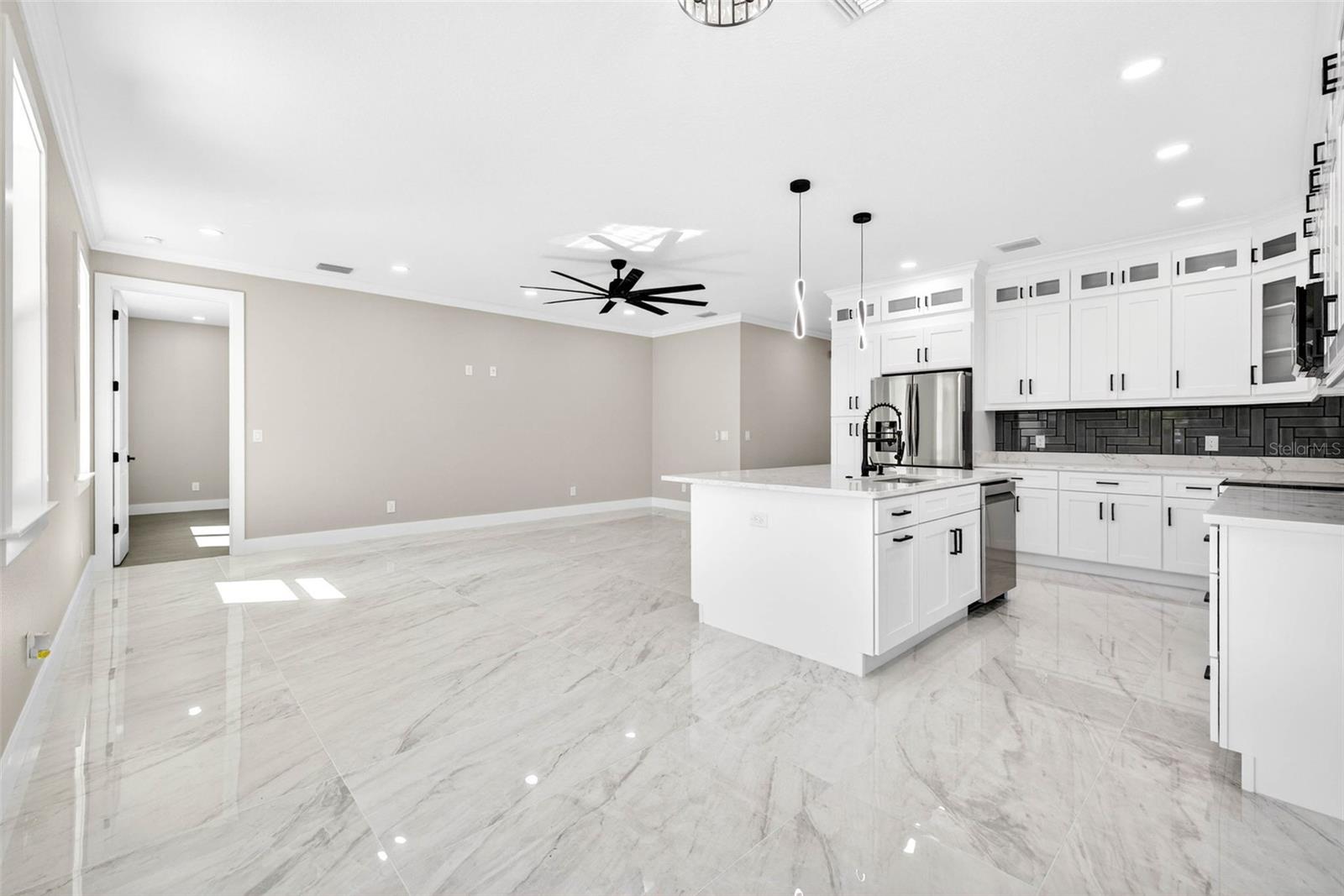 Image 17 of 71 For 284 Roosevelt Avenue