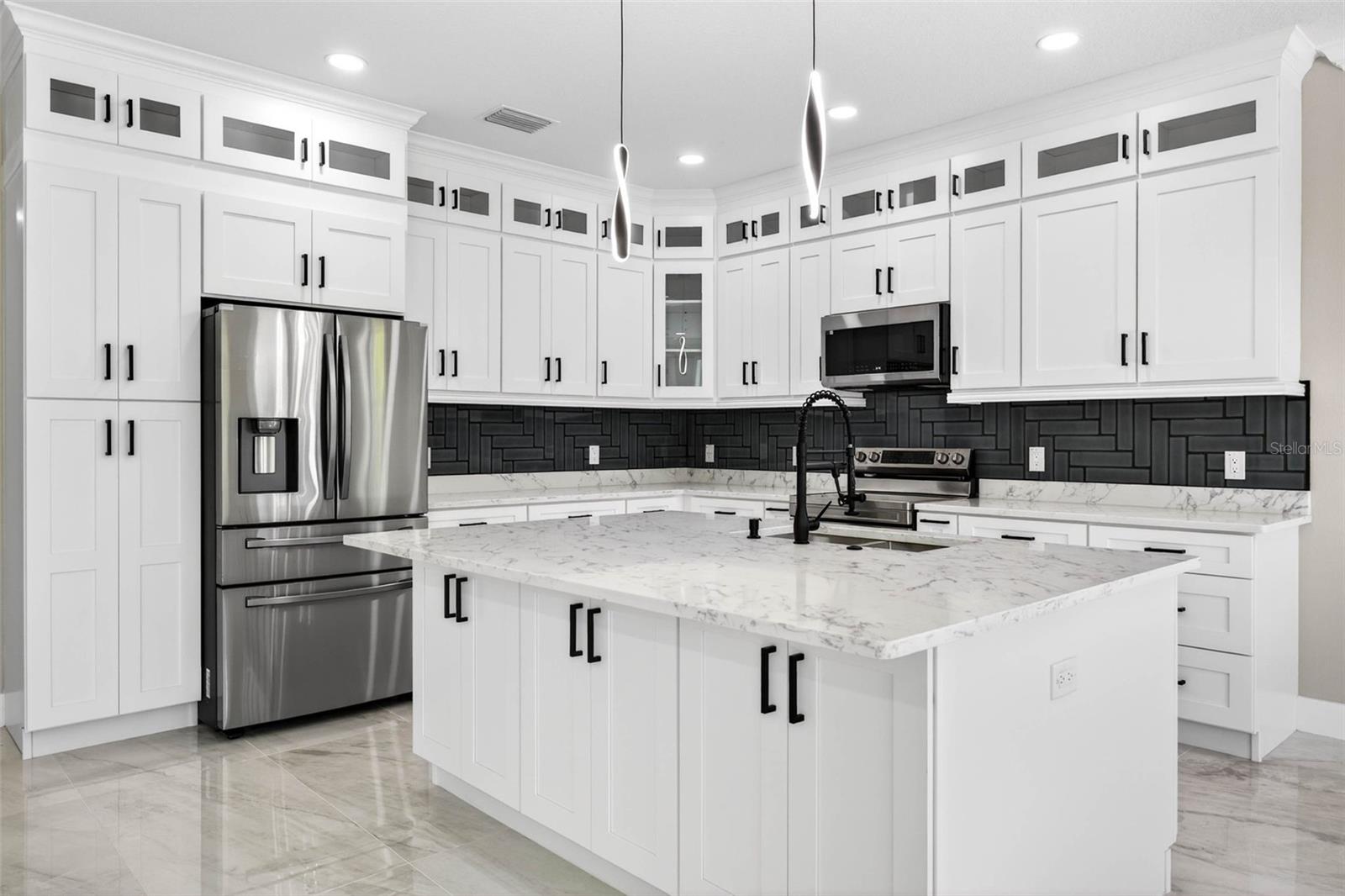 Image 18 of 71 For 284 Roosevelt Avenue