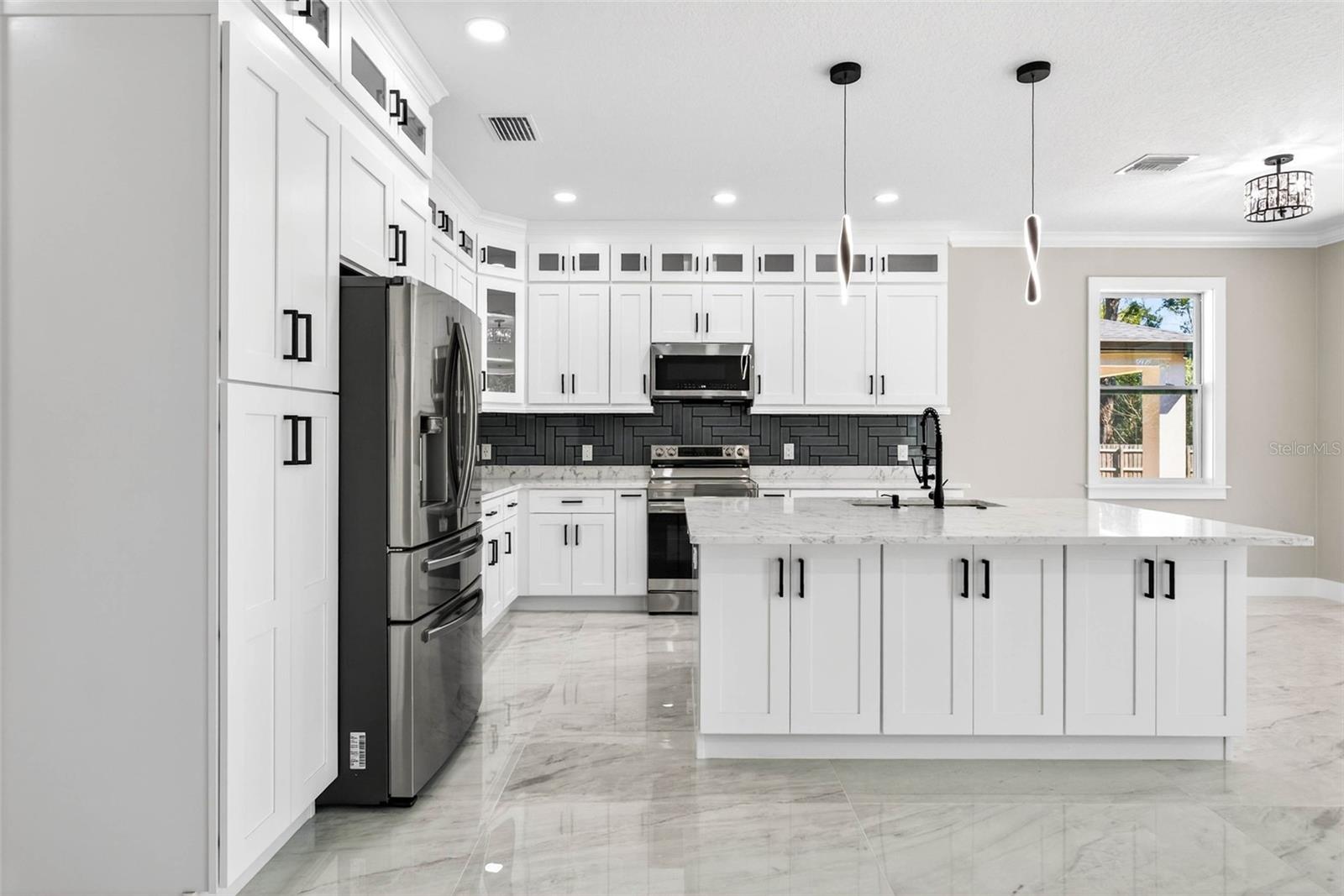 Image 19 of 71 For 284 Roosevelt Avenue