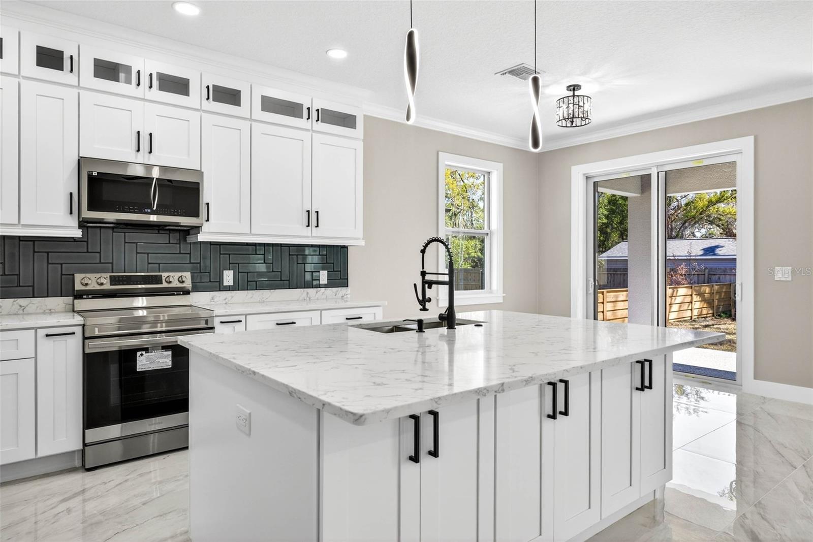 Image 20 of 71 For 284 Roosevelt Avenue