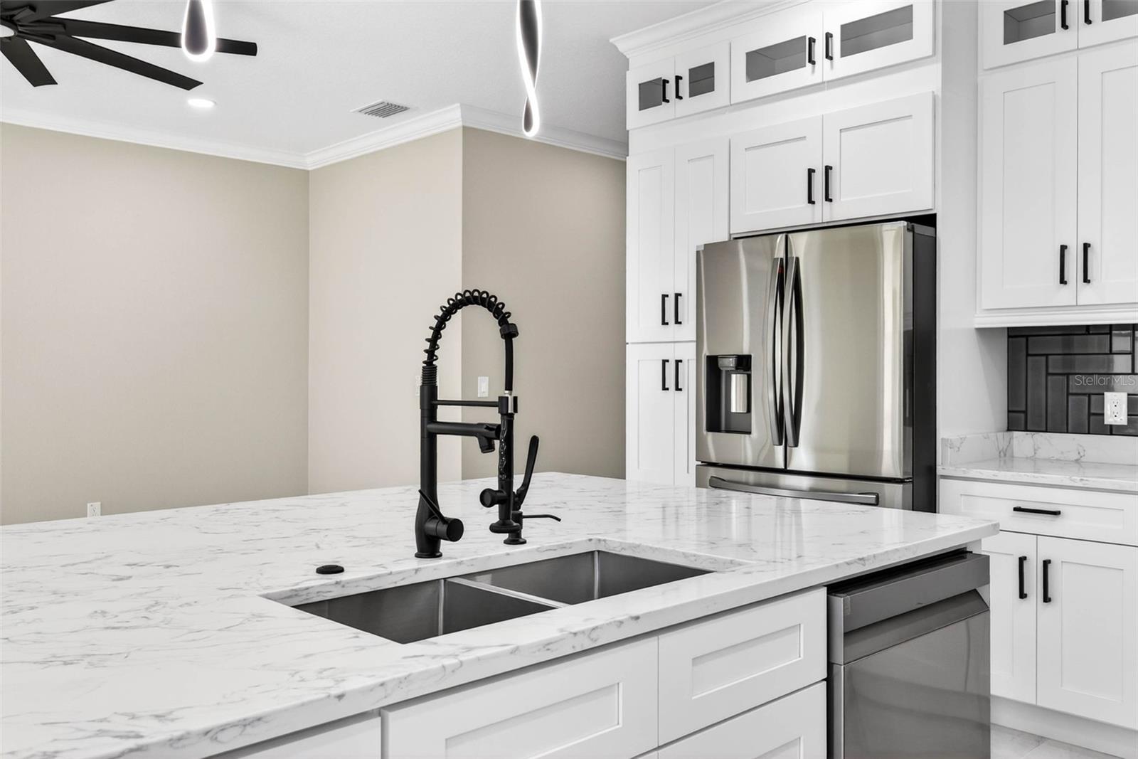 Image 23 of 71 For 284 Roosevelt Avenue