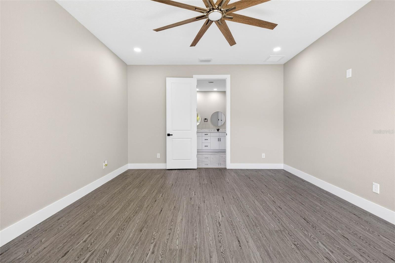 Image 41 of 71 For 284 Roosevelt Avenue