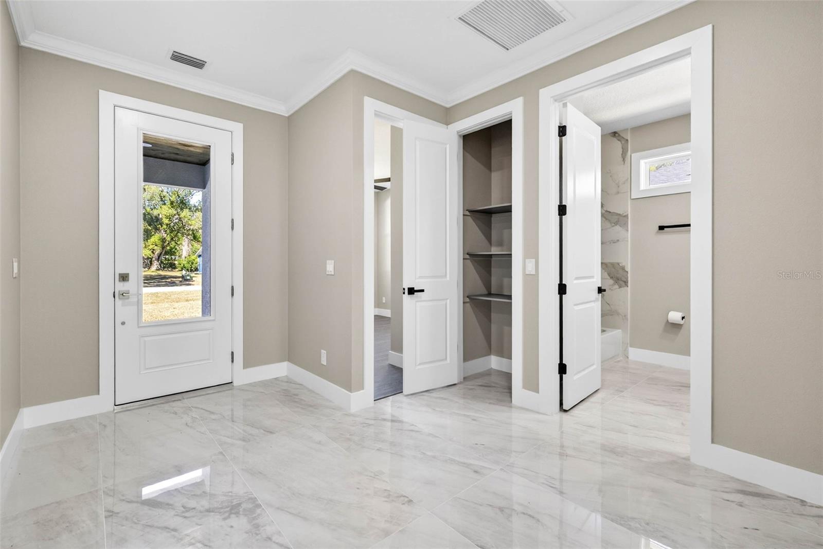 Image 8 of 71 For 284 Roosevelt Avenue