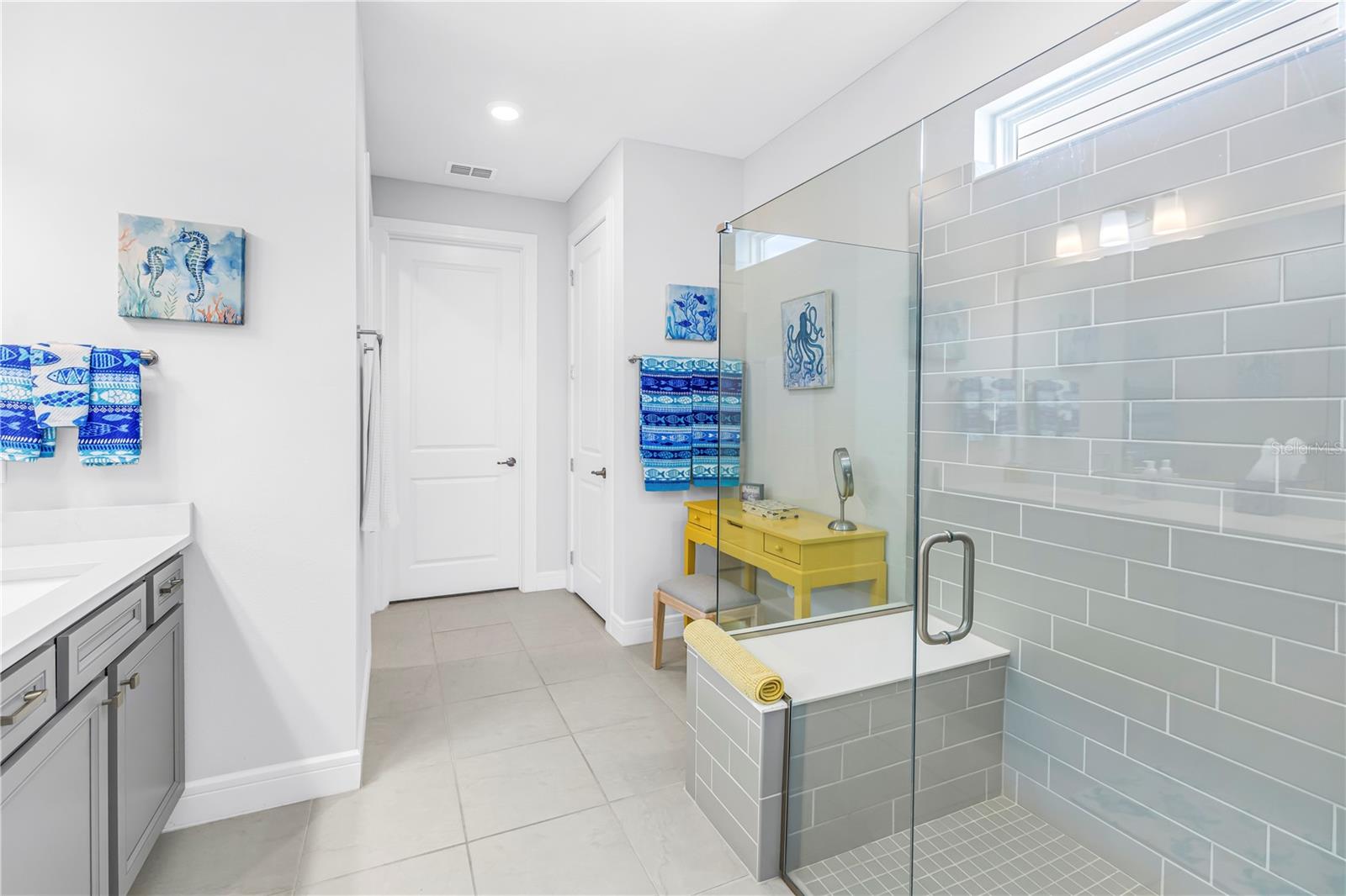 Image 25 of 40 For 8721 Ocean Tides Cove