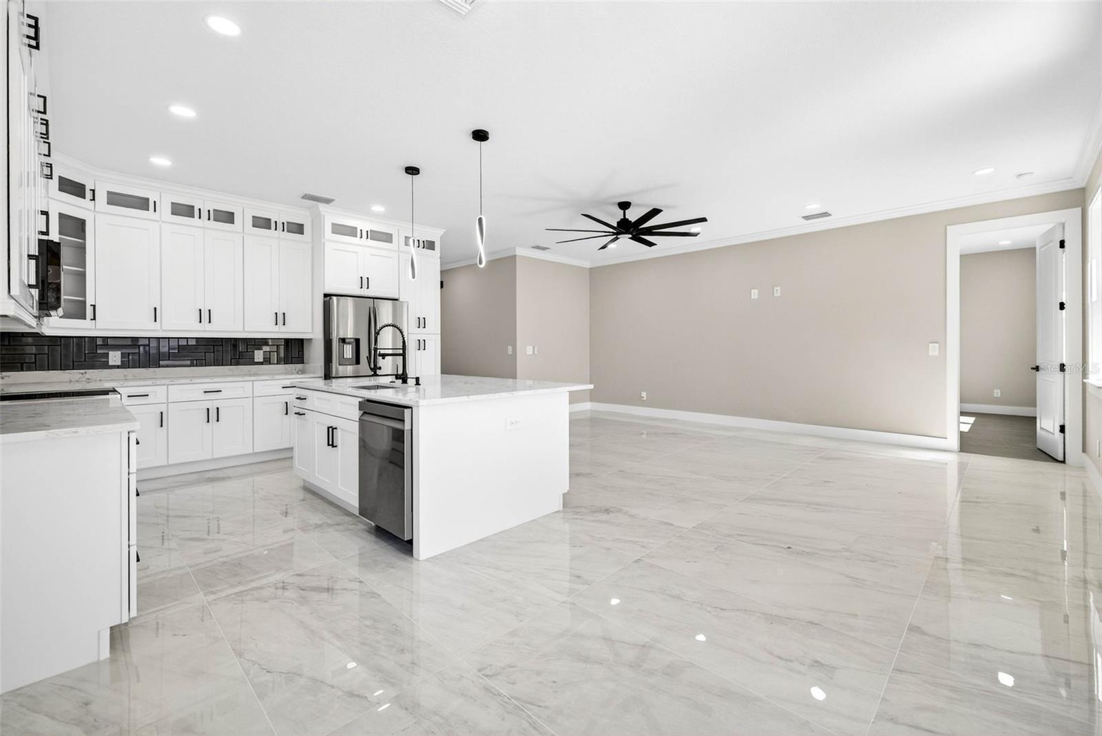 Image 17 of 64 For 288 Roosevelt Avenue