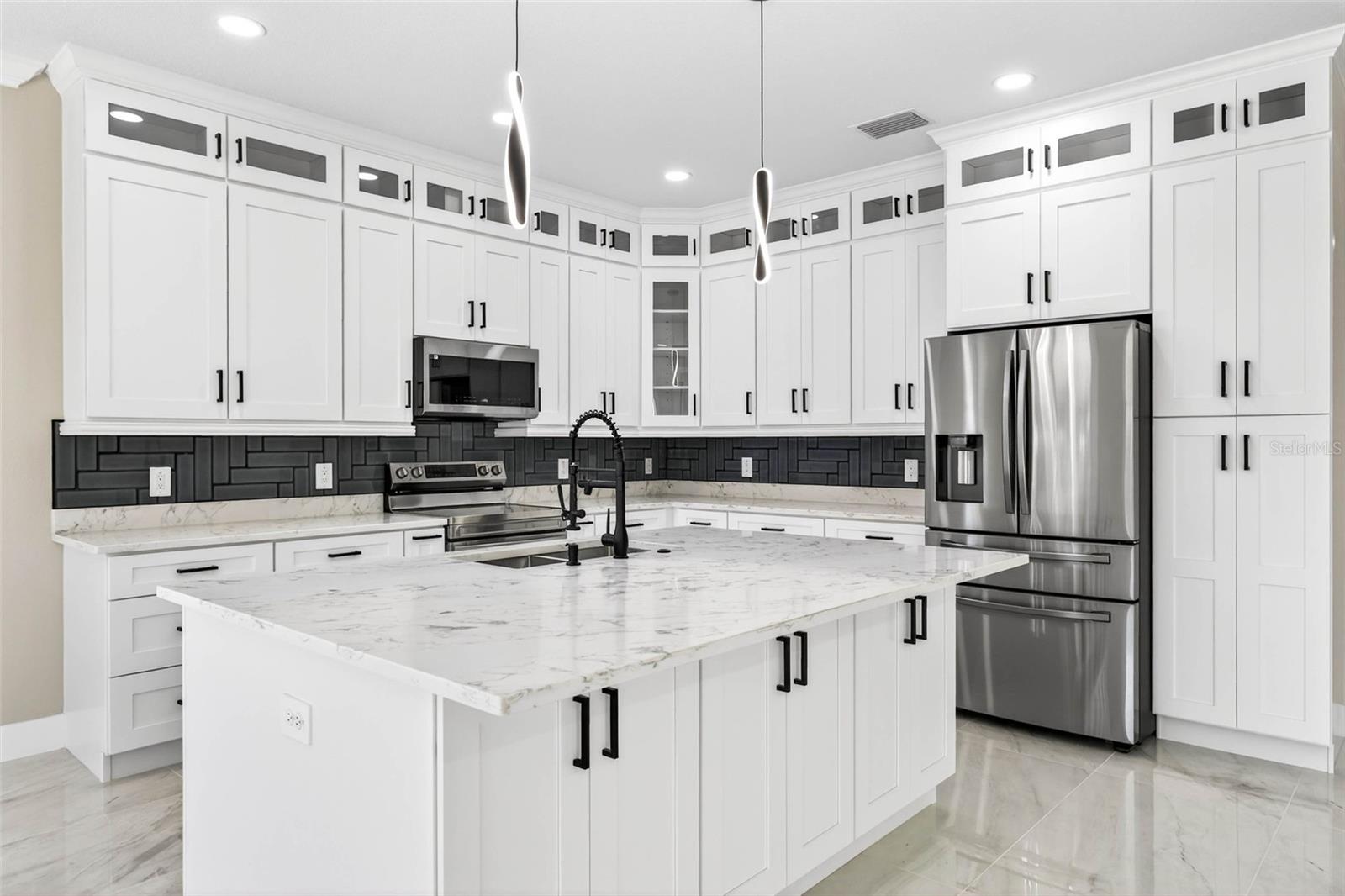 Image 18 of 64 For 288 Roosevelt Avenue