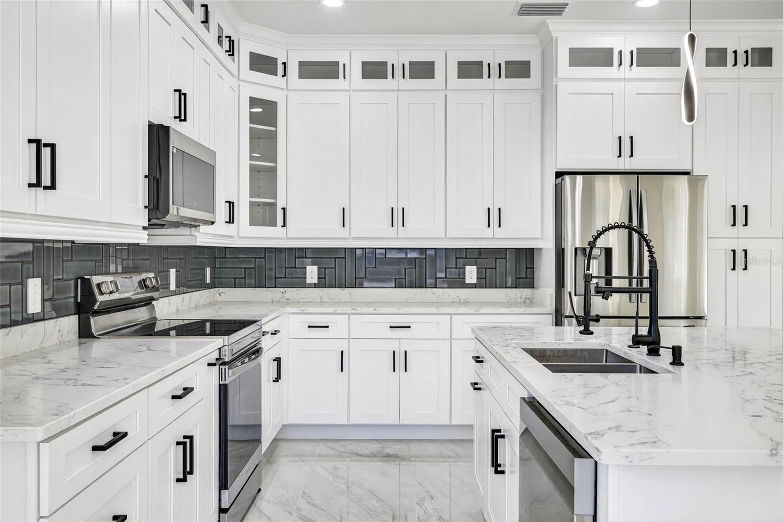 Image 24 of 64 For 288 Roosevelt Avenue