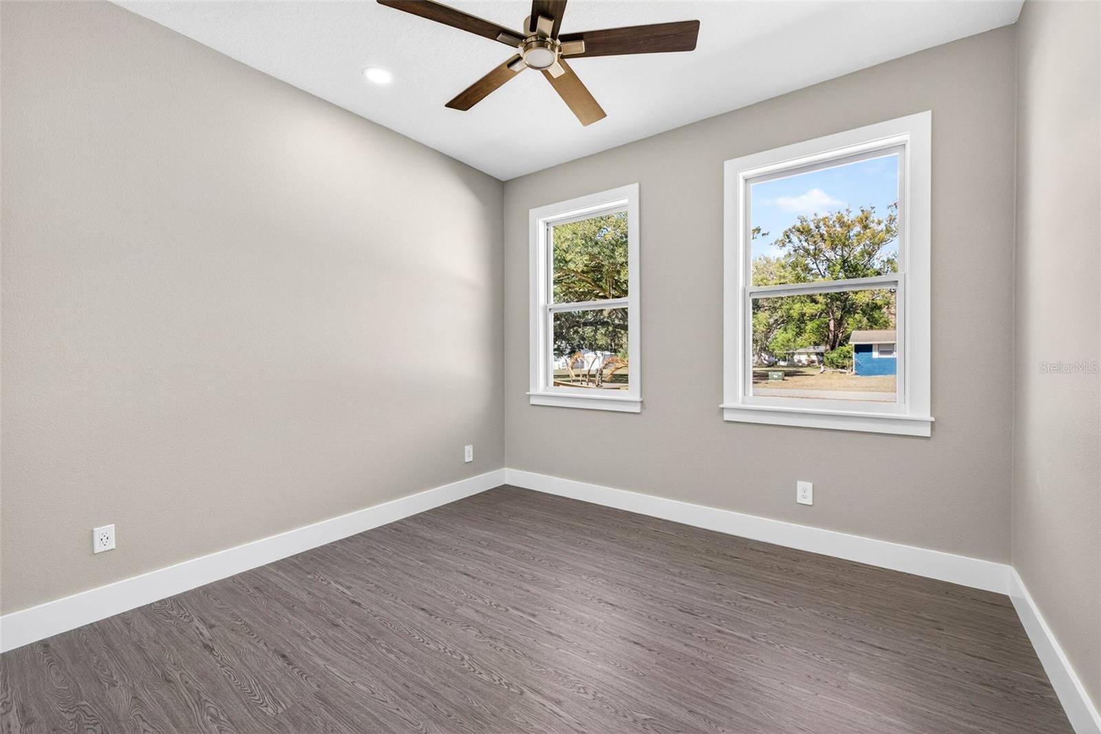 Image 25 of 64 For 288 Roosevelt Avenue