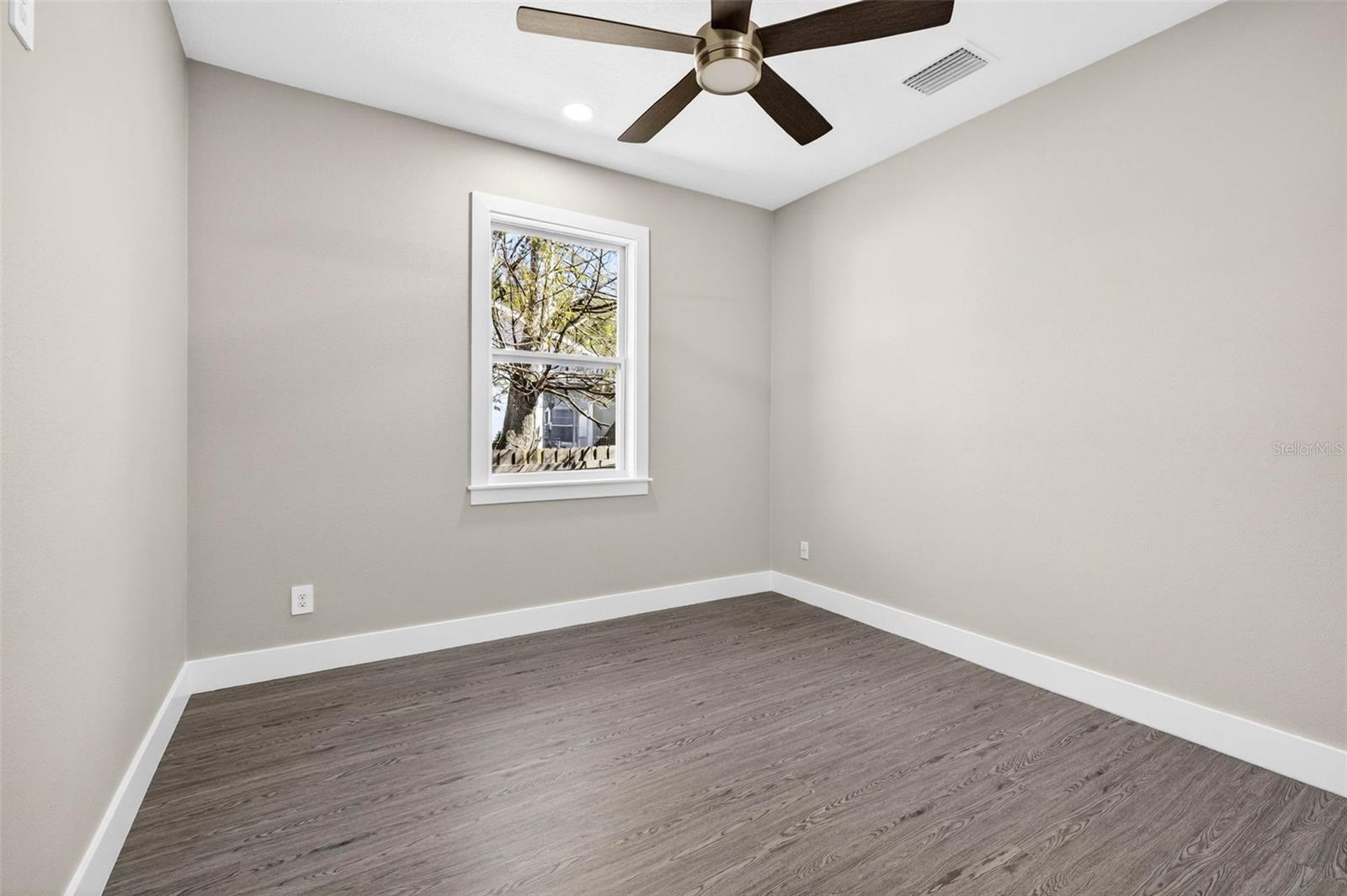 Image 28 of 64 For 288 Roosevelt Avenue