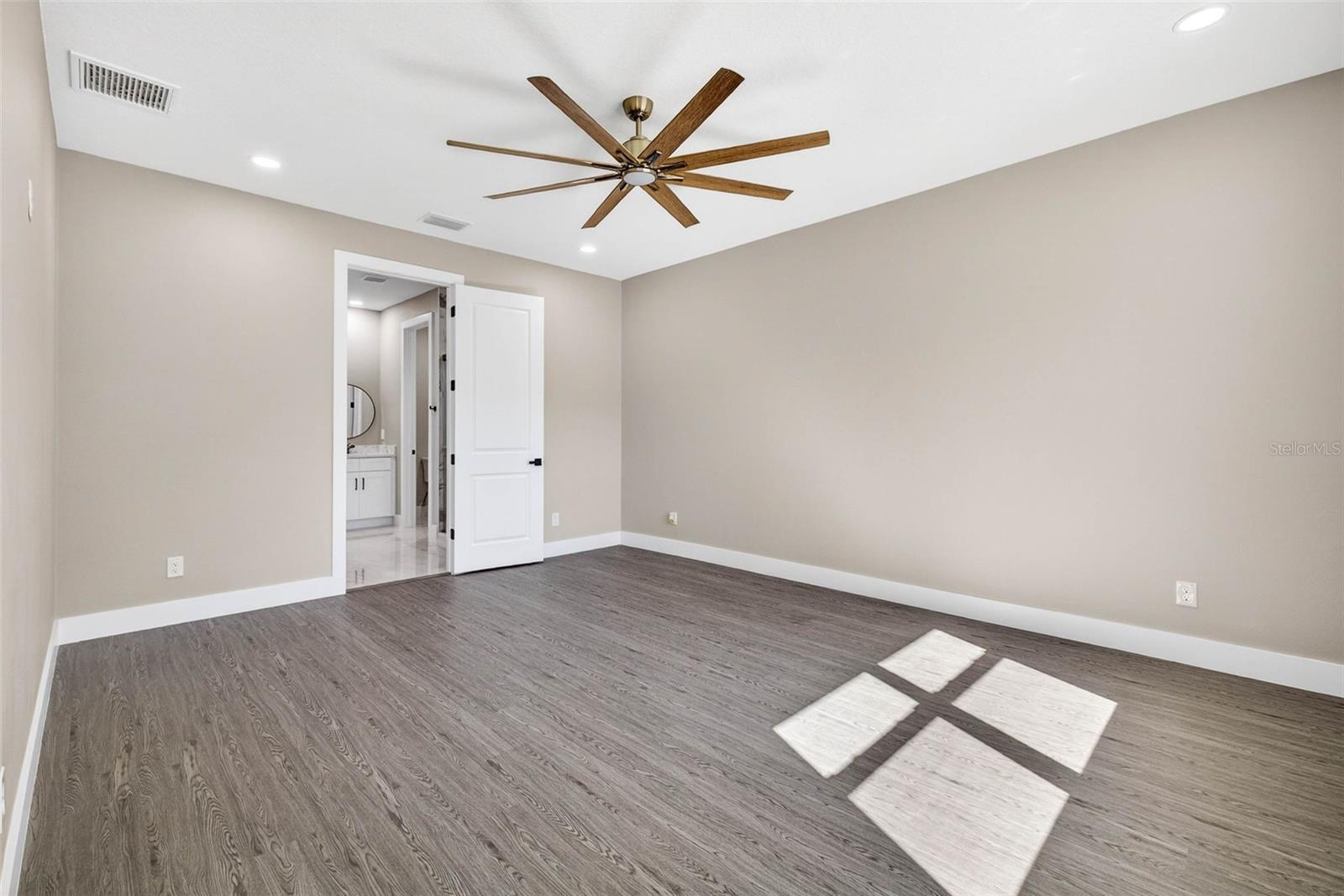 Image 39 of 64 For 288 Roosevelt Avenue