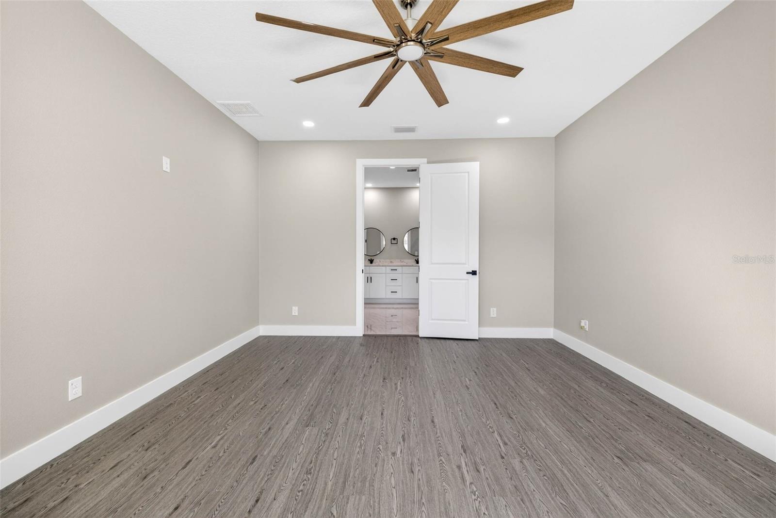 Image 40 of 64 For 288 Roosevelt Avenue