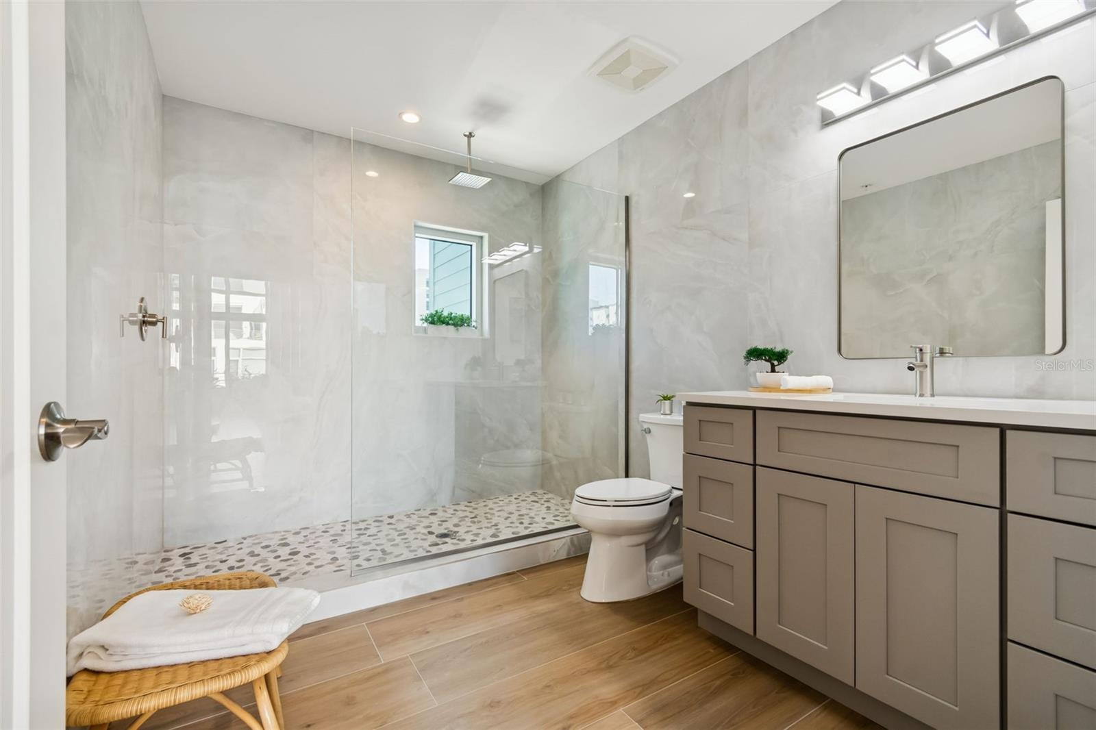 Image 5 of 100 For 1343 4th Street 202