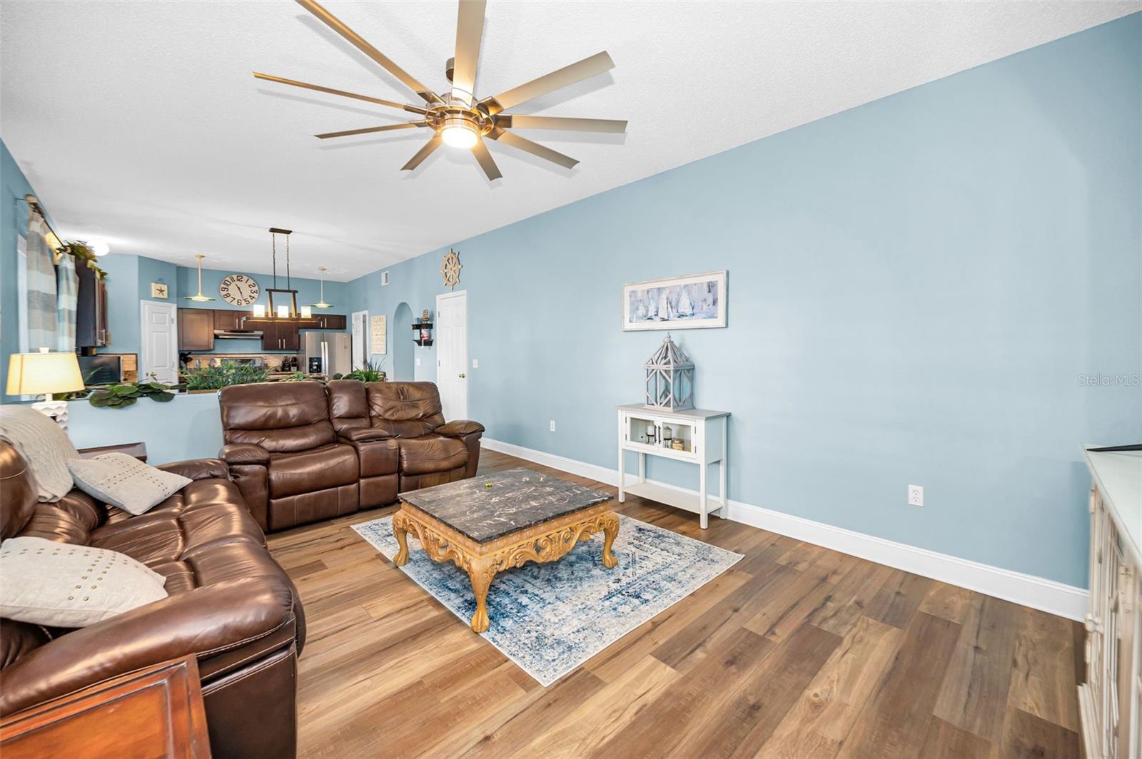 Listing photo id 9 for 24809 Hyde Park Boulevard