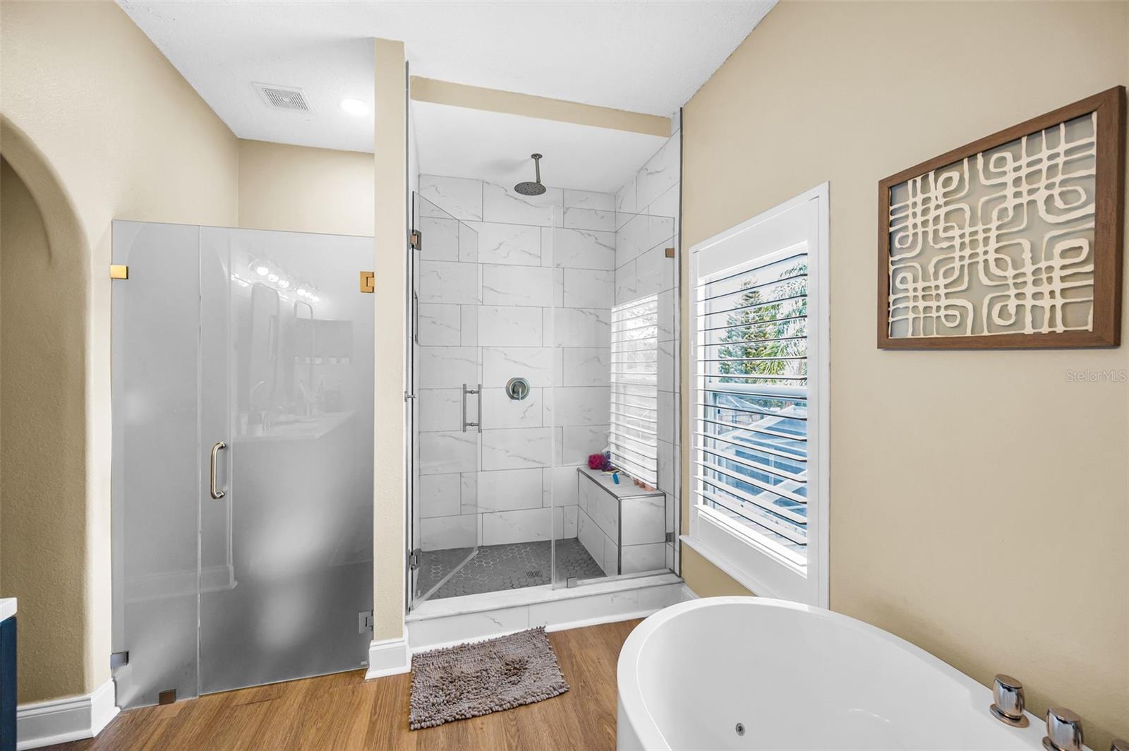 Listing photo id 29 for 24809 Hyde Park Boulevard