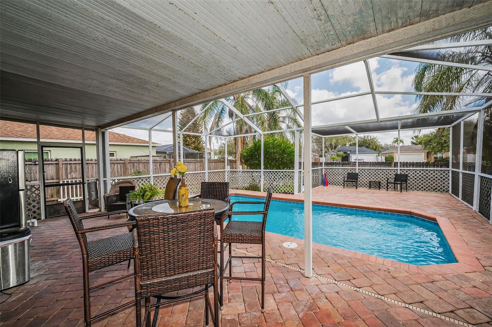 Listing photo id 37 for 24809 Hyde Park Boulevard