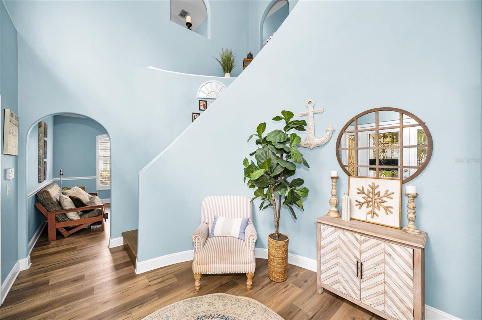 Listing photo id 2 for 24809 Hyde Park Boulevard