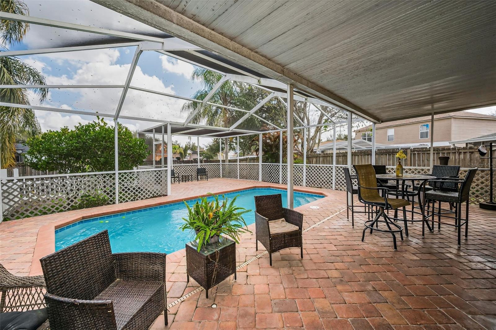 Listing photo id 38 for 24809 Hyde Park Boulevard