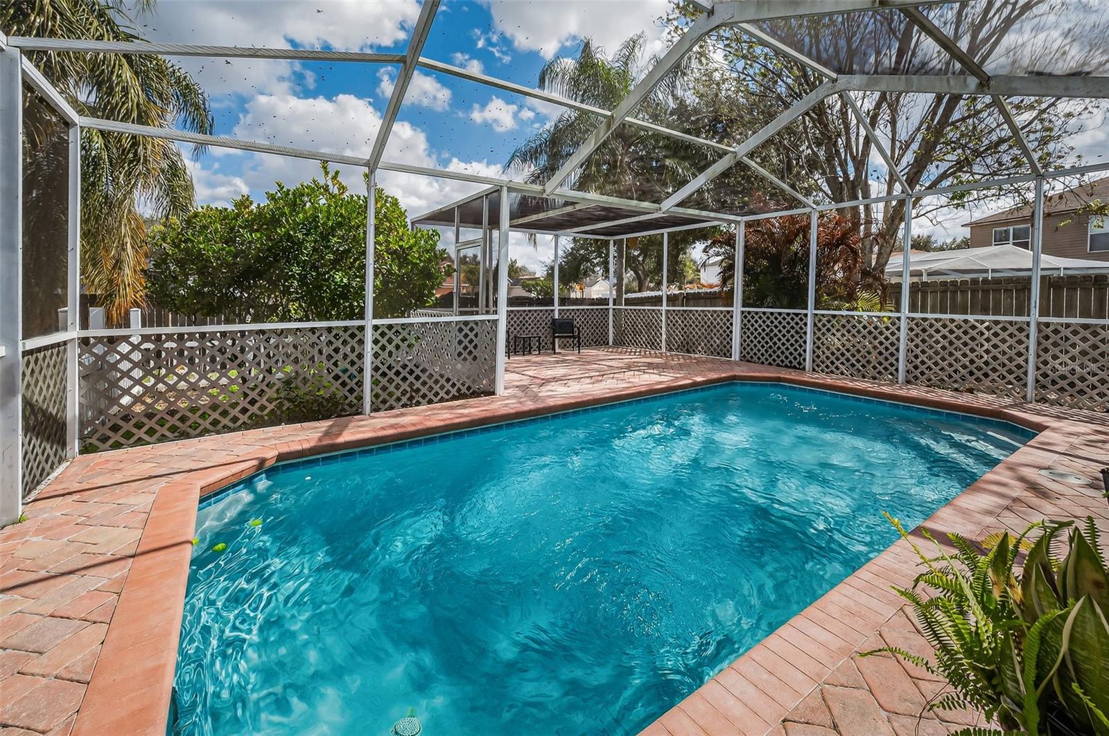 Listing photo id 39 for 24809 Hyde Park Boulevard