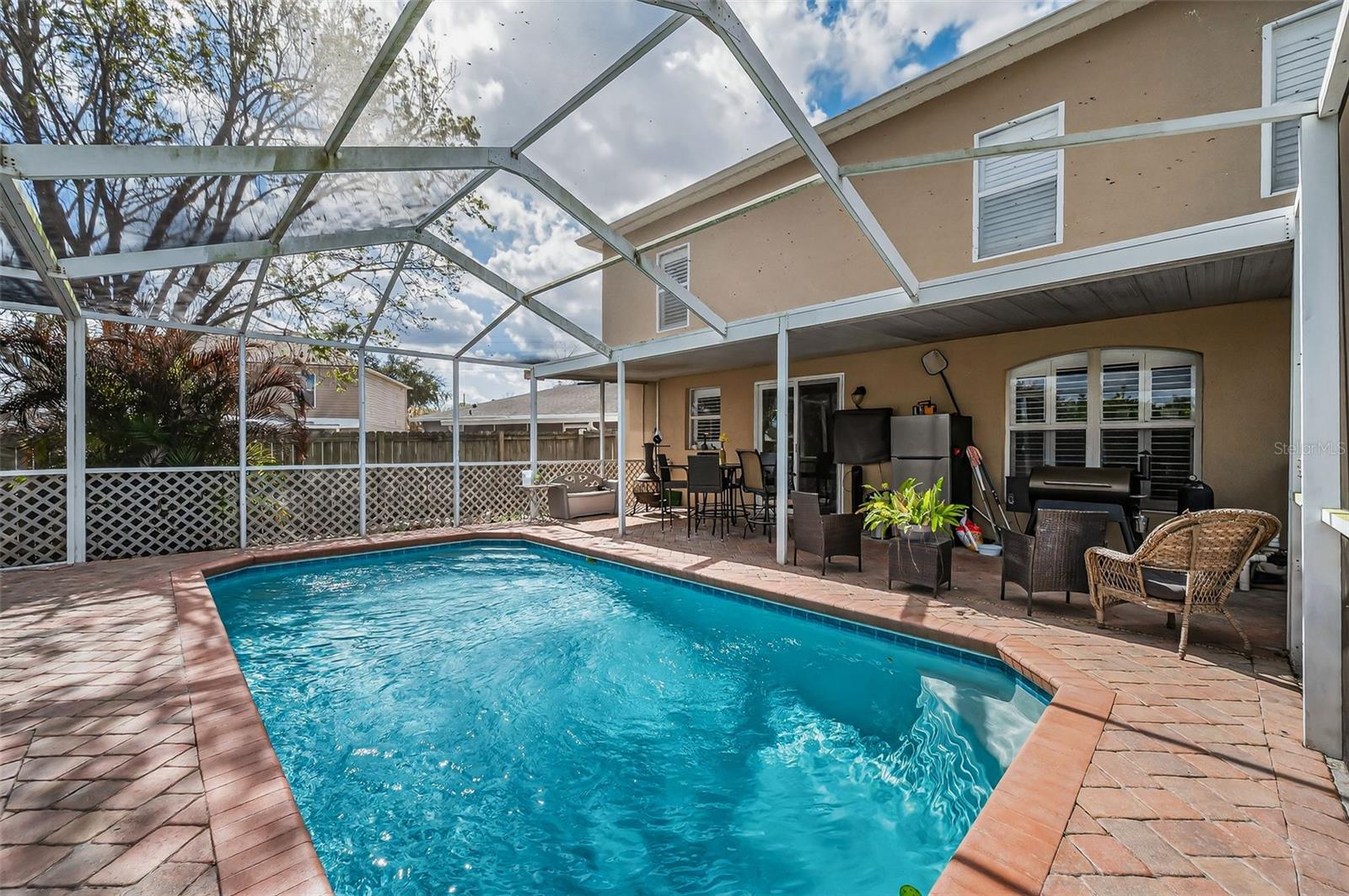 Listing photo id 43 for 24809 Hyde Park Boulevard