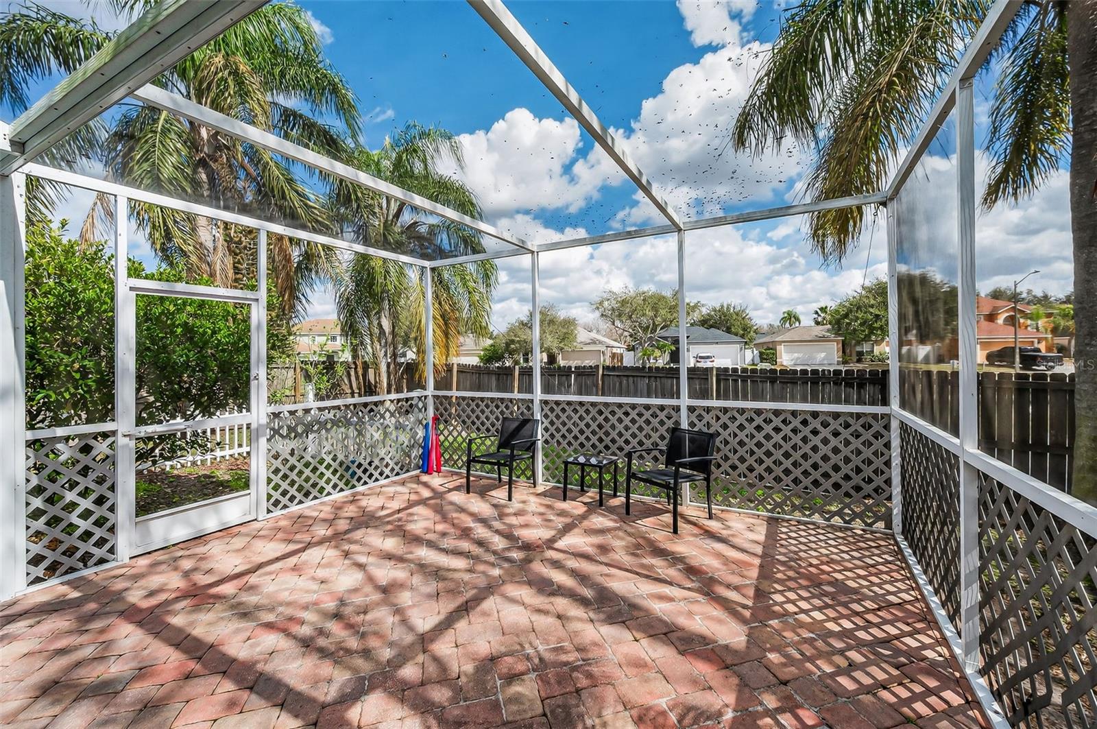 Listing photo id 44 for 24809 Hyde Park Boulevard