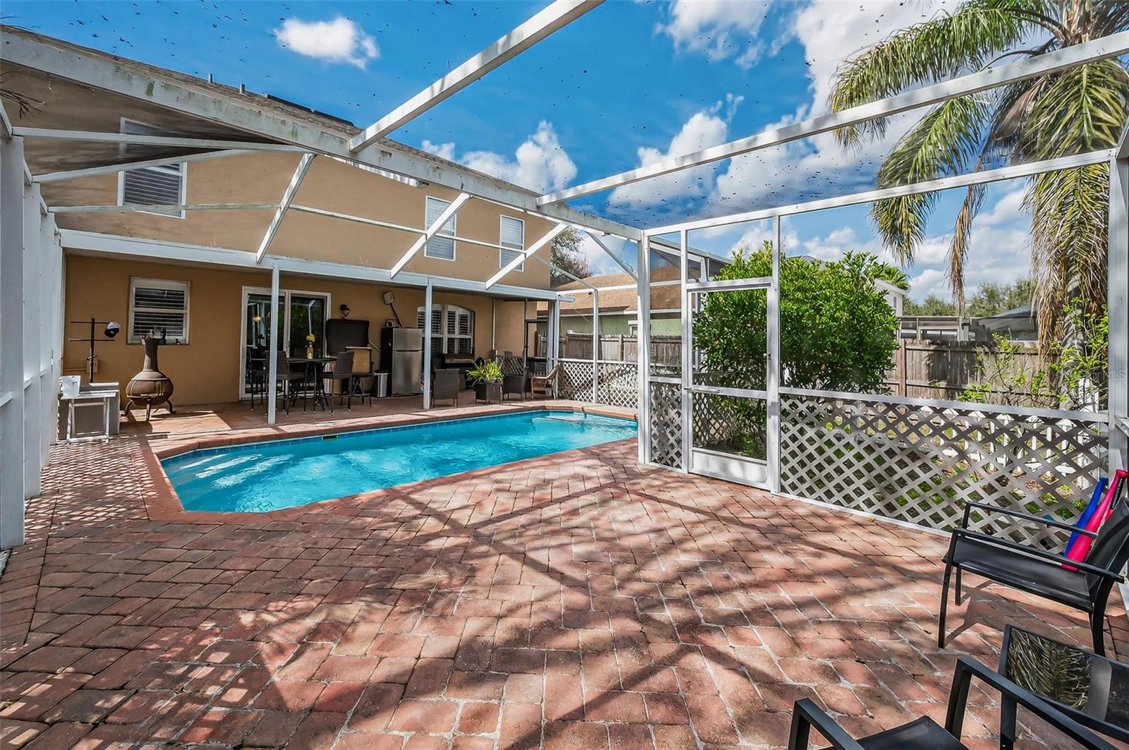 Listing photo id 46 for 24809 Hyde Park Boulevard