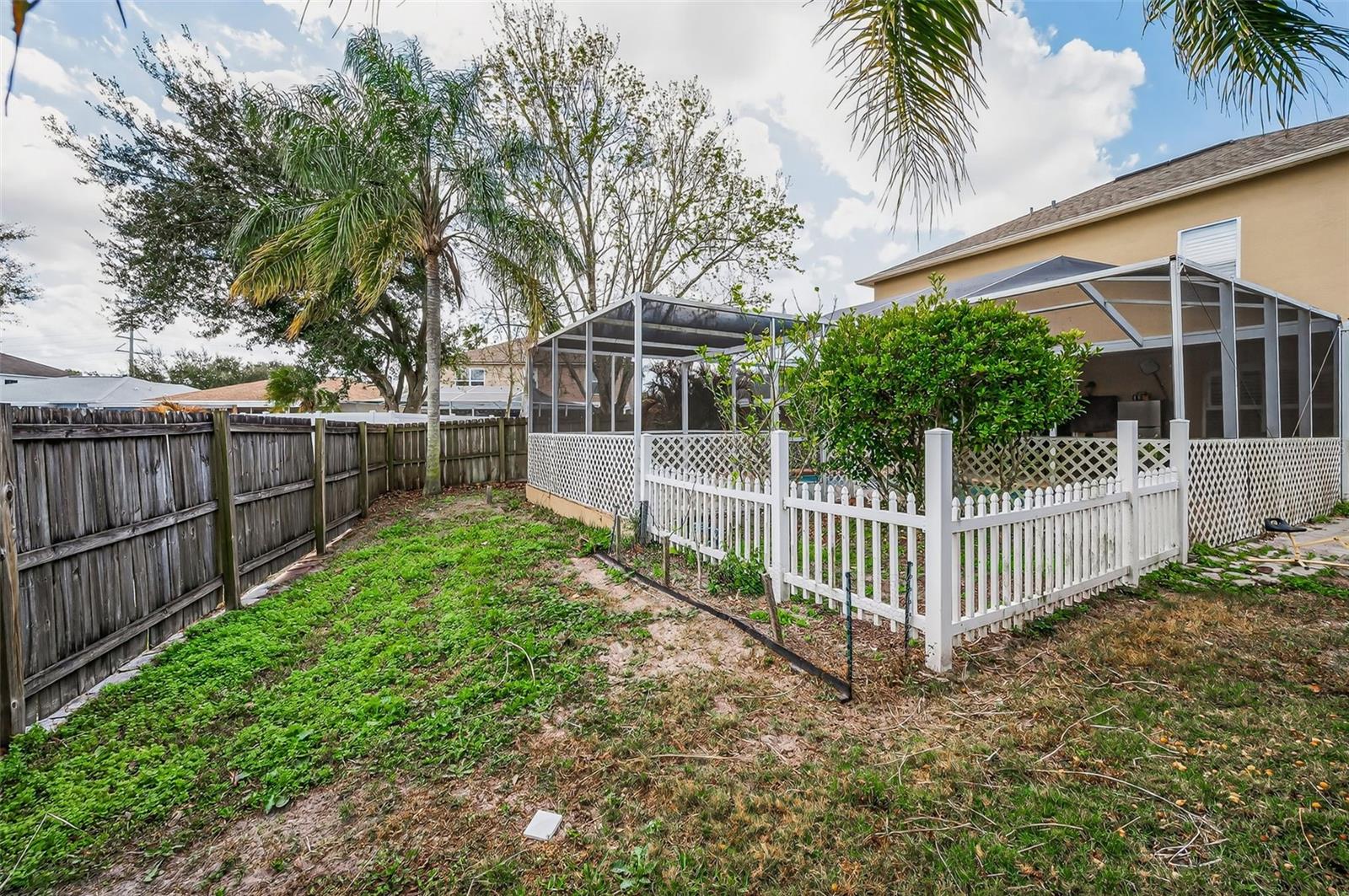 Listing photo id 48 for 24809 Hyde Park Boulevard