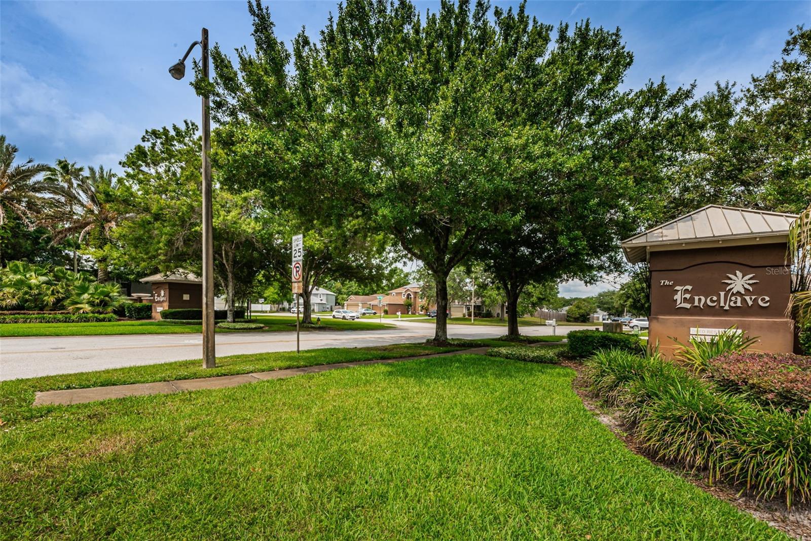 Listing photo id 50 for 24809 Hyde Park Boulevard