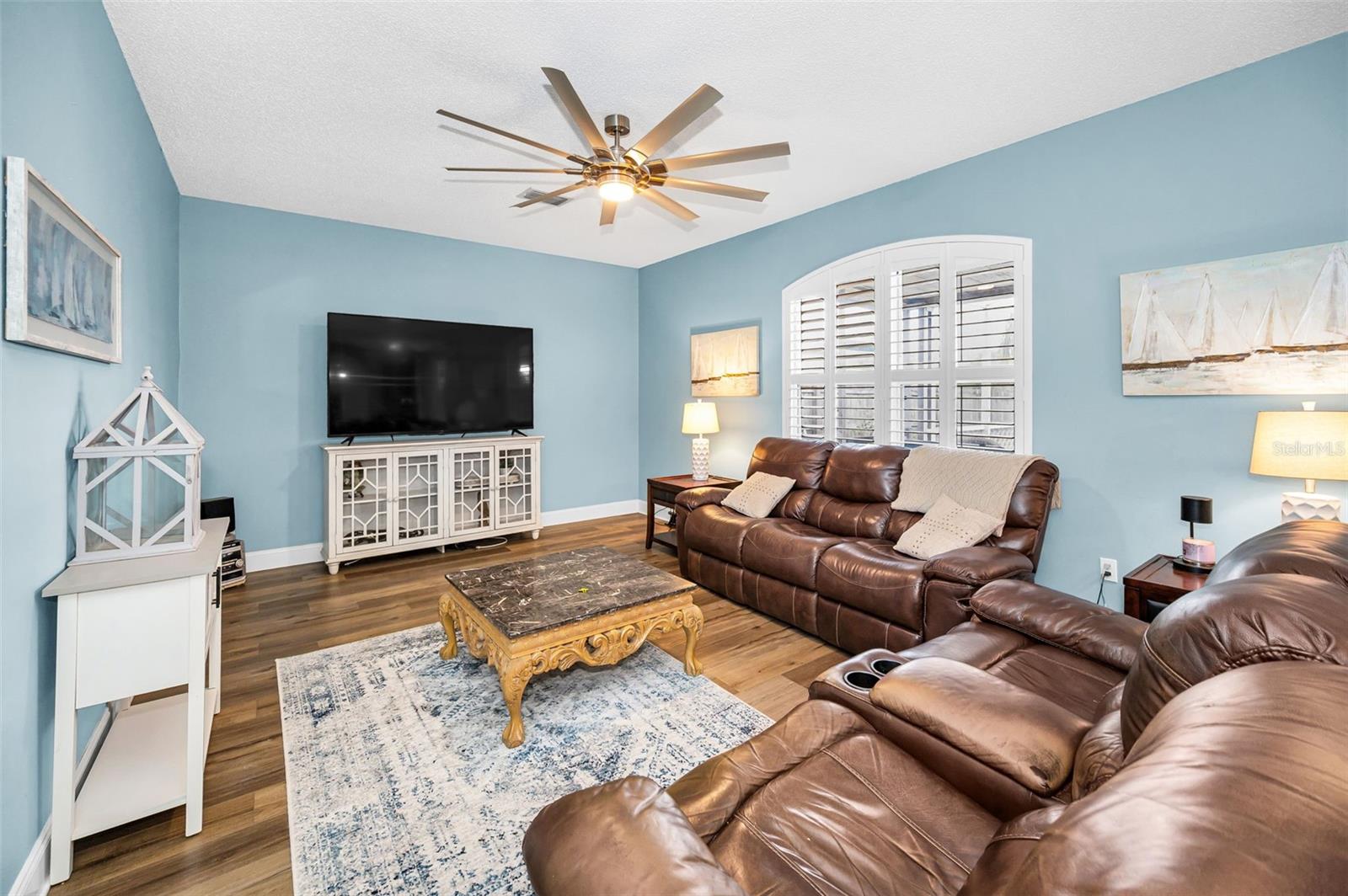 Listing photo id 7 for 24809 Hyde Park Boulevard