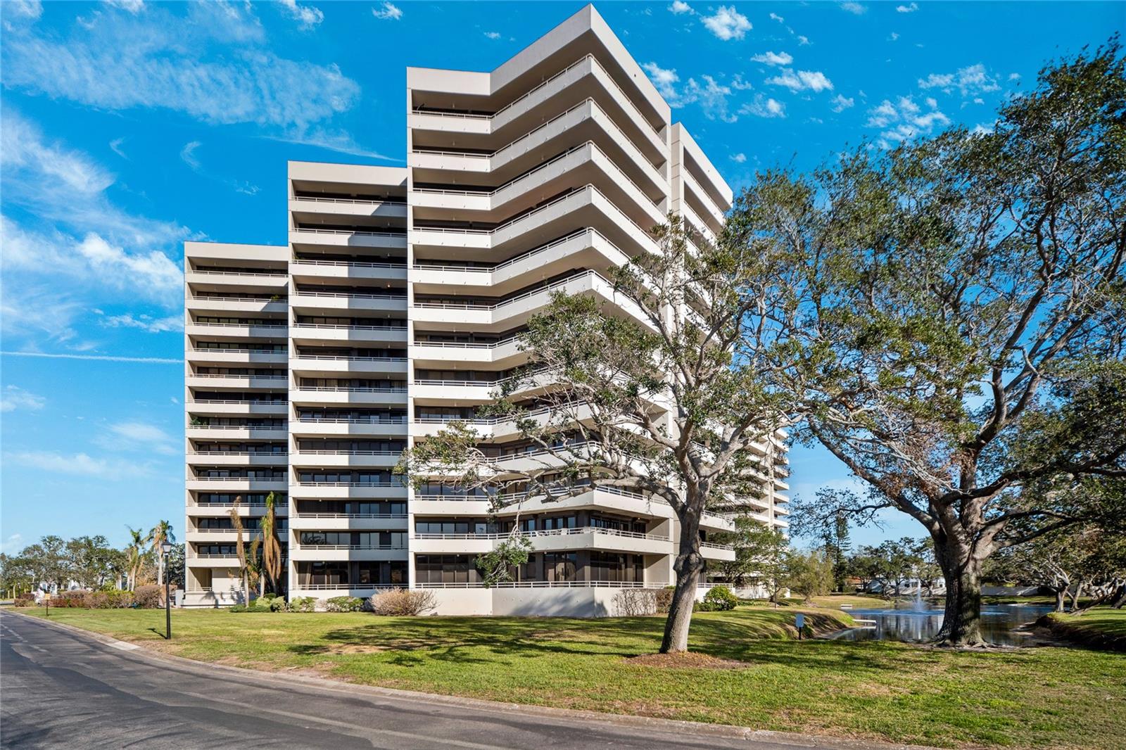 Image 47 of 61 For 5950 Pelican Bay Plaza S 2e