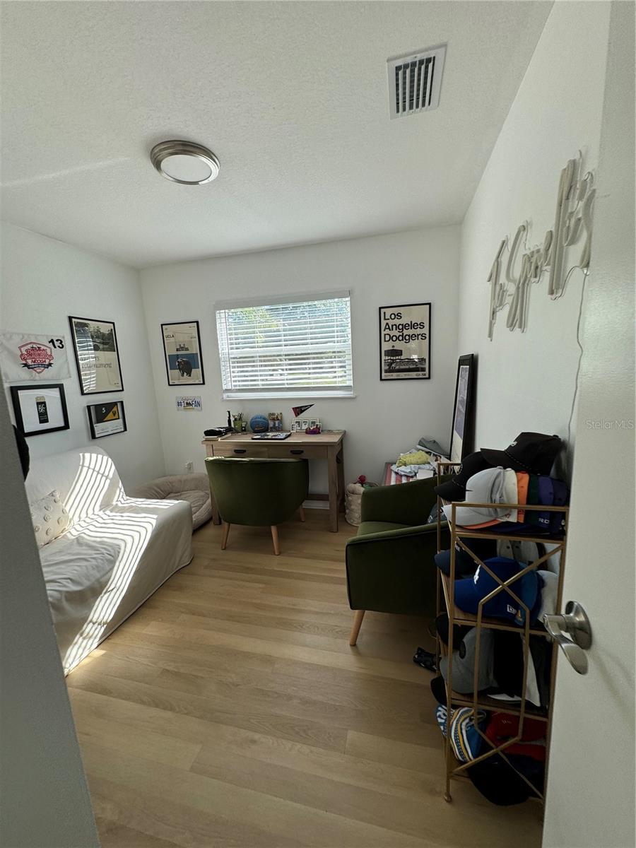 Image 21 of 47 For 6801 20th Street N