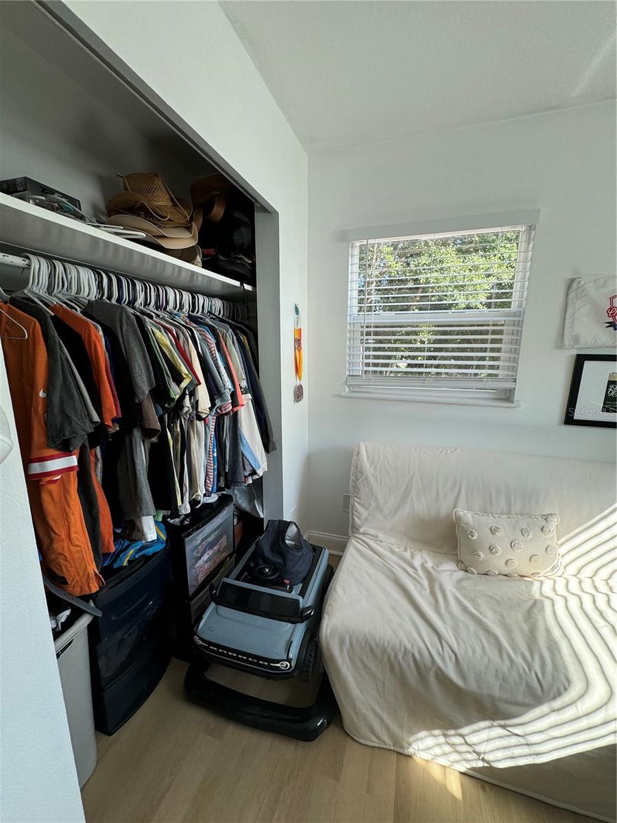 Image 22 of 47 For 6801 20th Street N