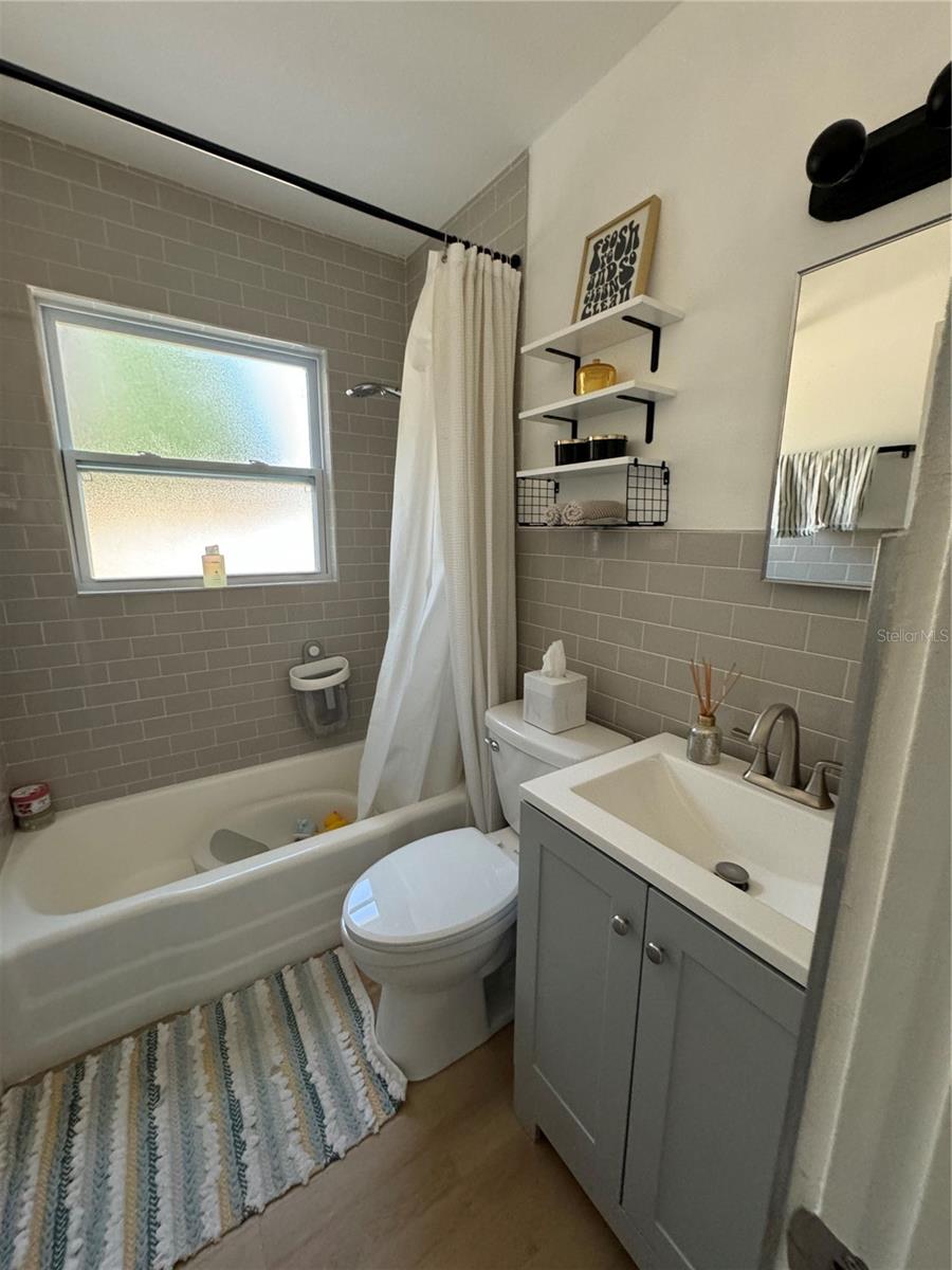 Image 23 of 47 For 6801 20th Street N