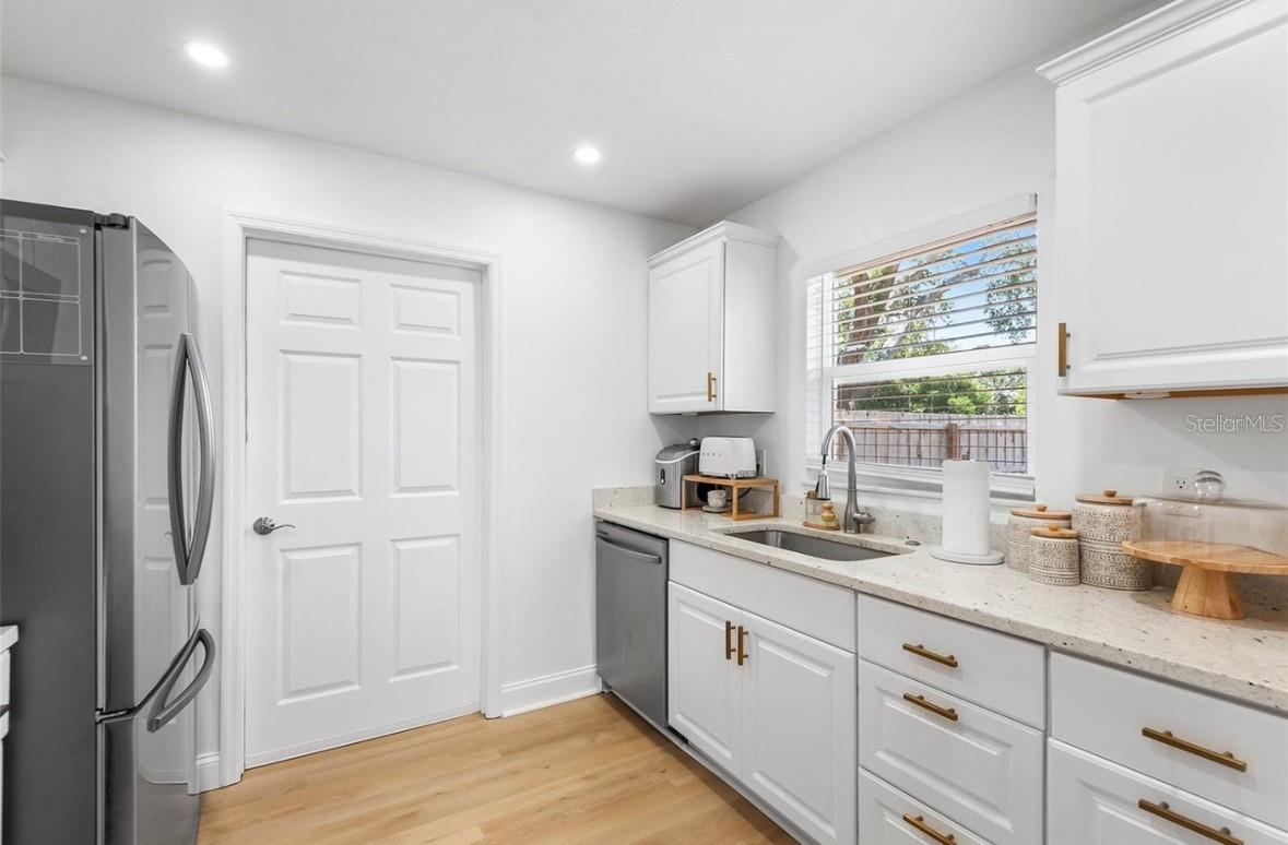 Image 8 of 47 For 6801 20th Street N