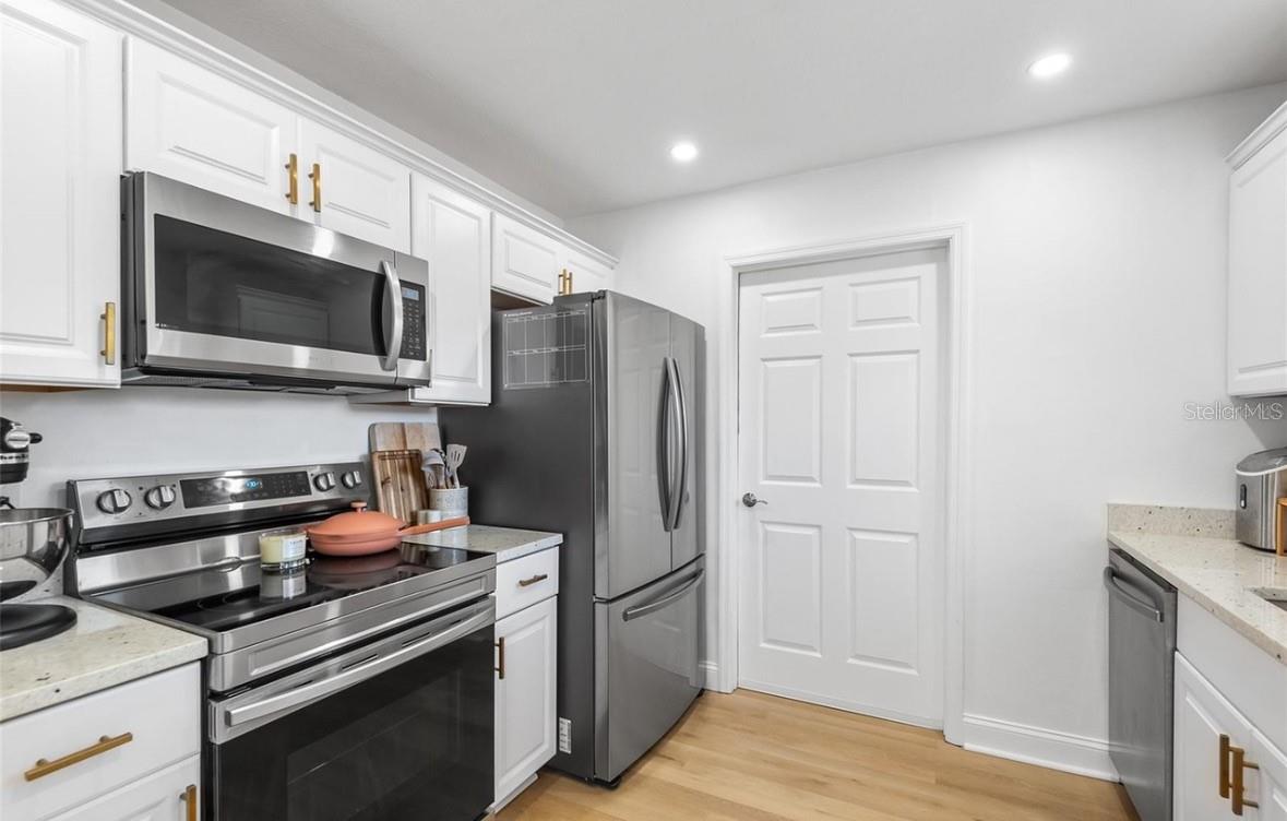 Image 9 of 47 For 6801 20th Street N